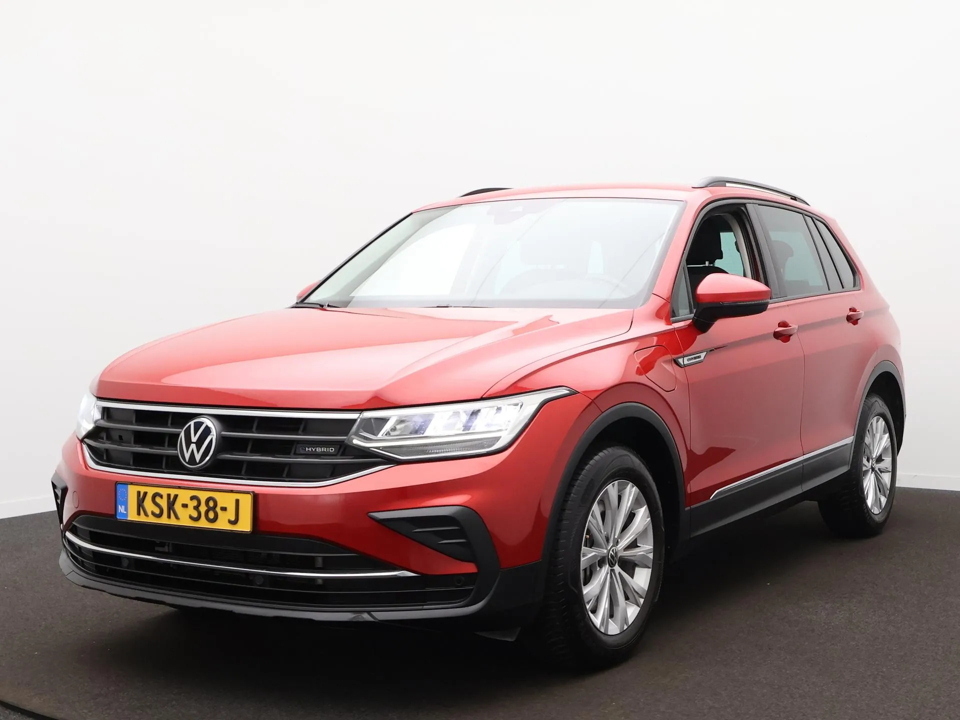 Volkswagen Tiguan — foto 1