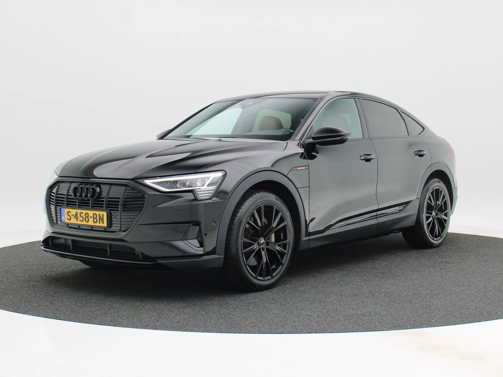Audi e-tron — foto 1