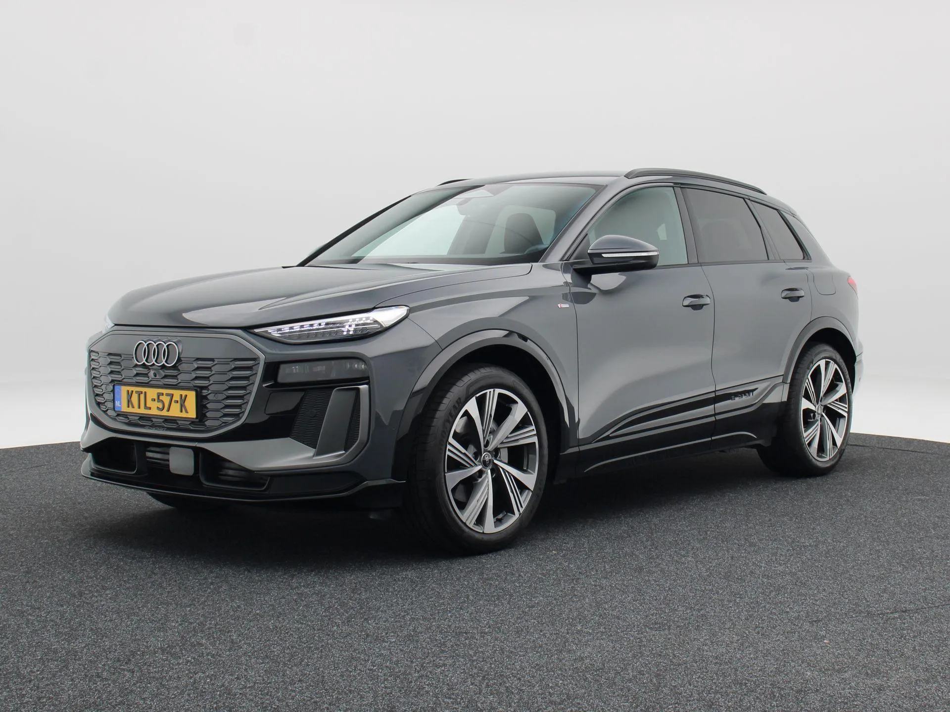 Audi Q6 e-tron — foto 1