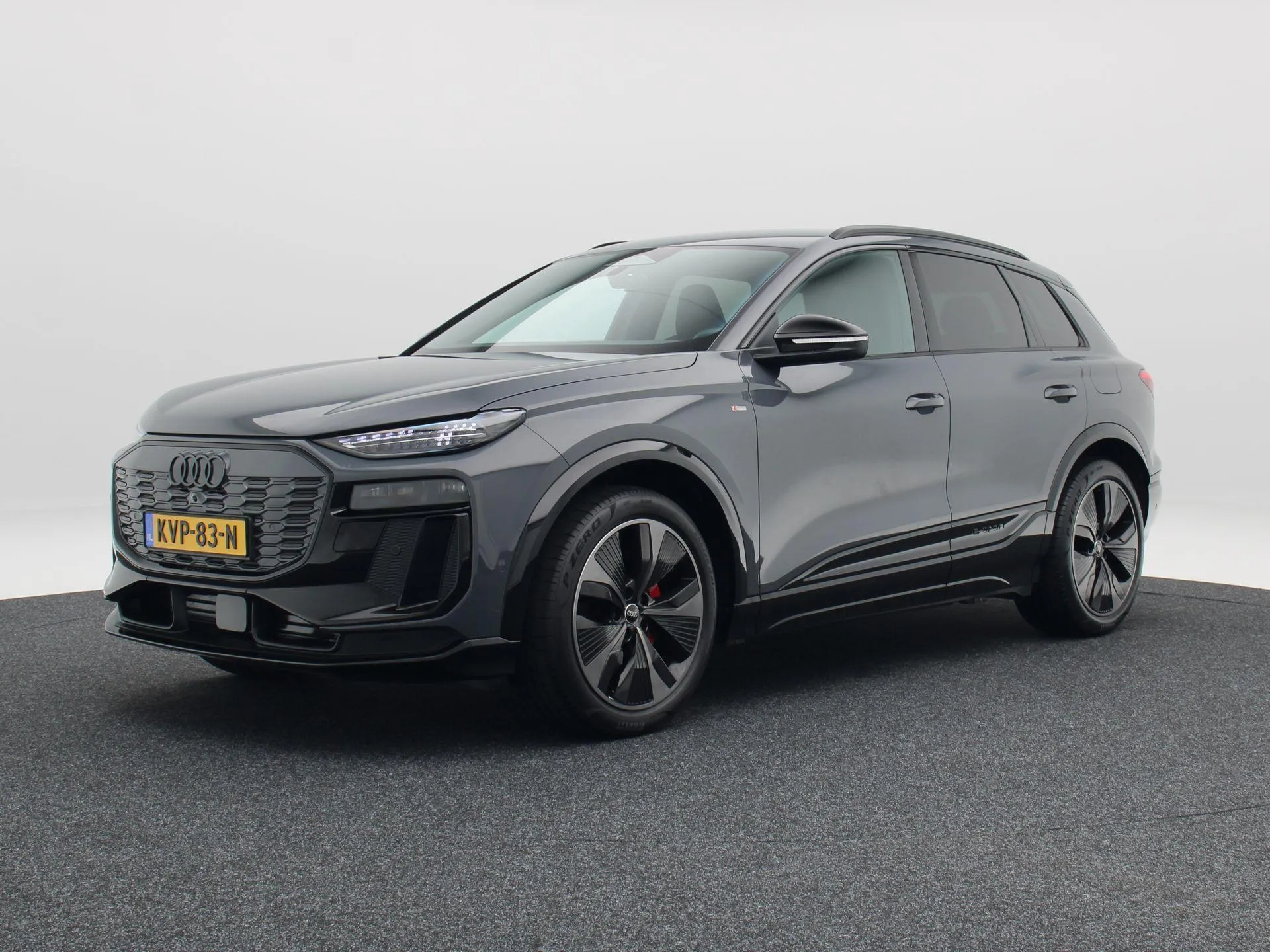 Audi Q6 e-tron — foto 1