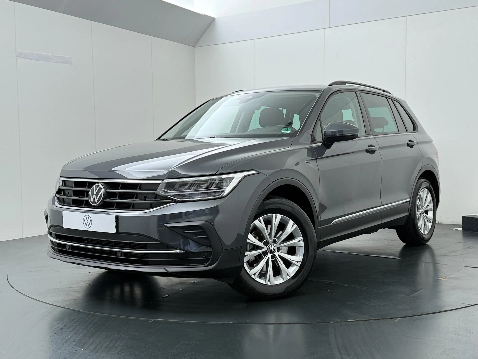 Volkswagen Tiguan — foto 1