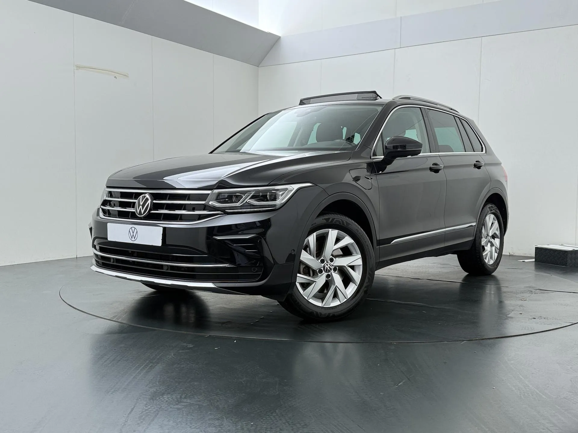 Volkswagen Tiguan — foto 1