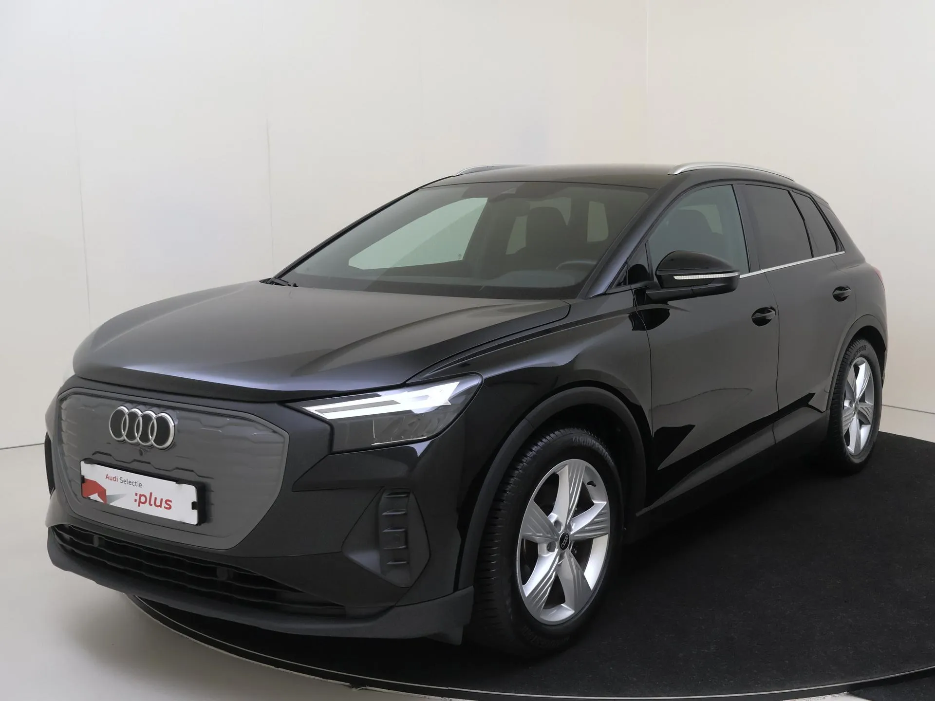 Audi Q4 e-tron — foto 1
