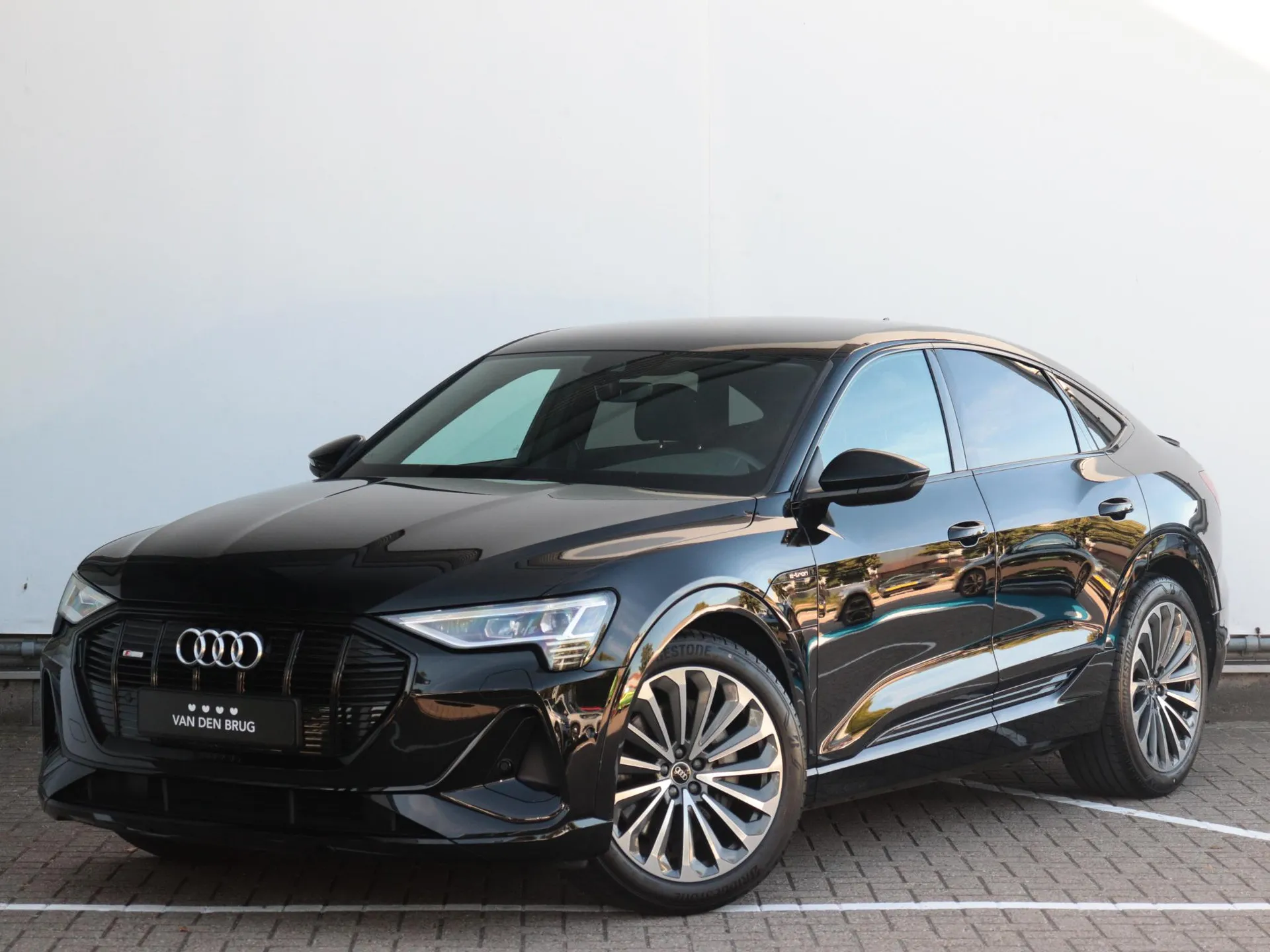 Audi e-tron — foto 1