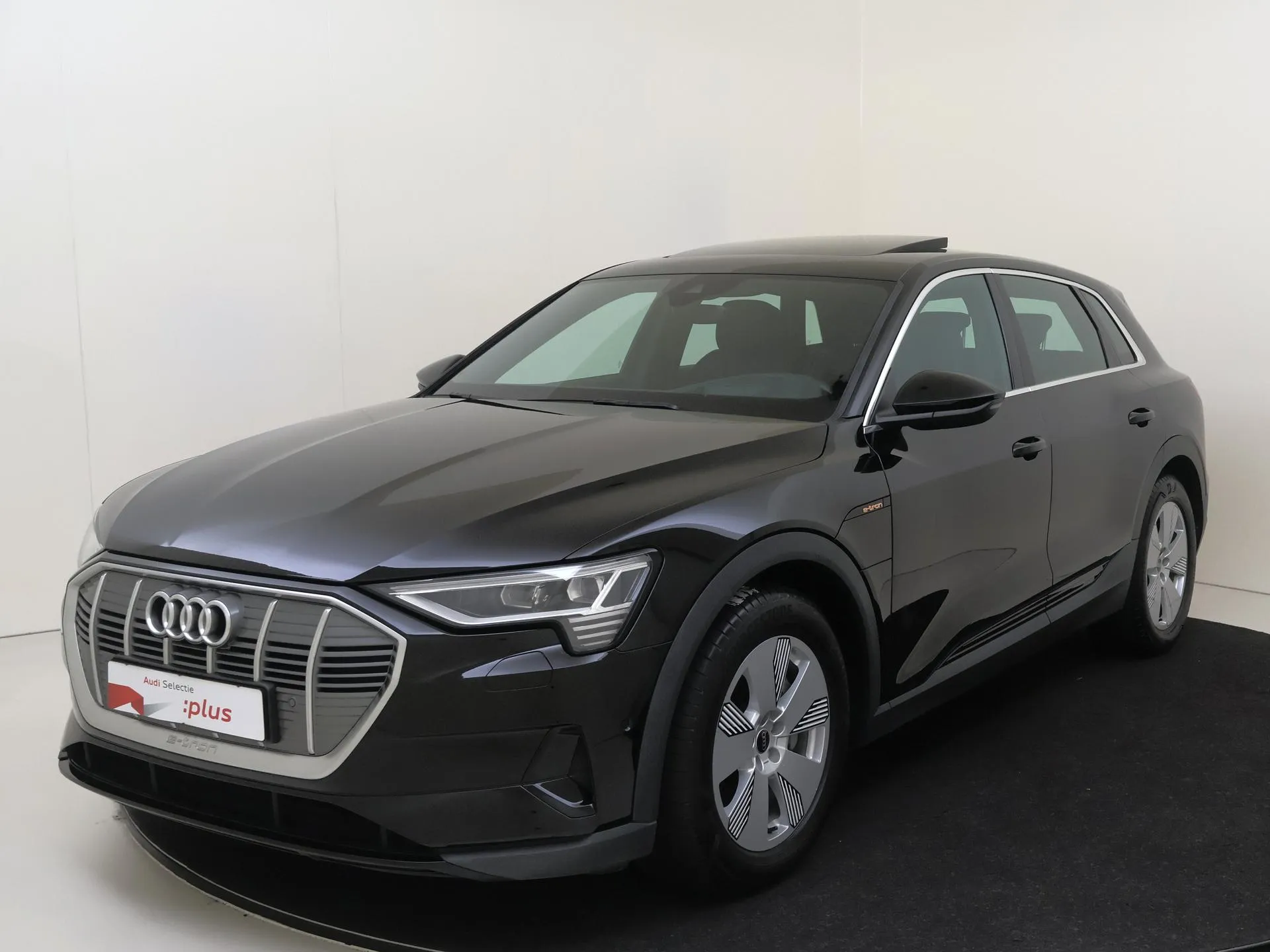 Audi e-tron — foto 1