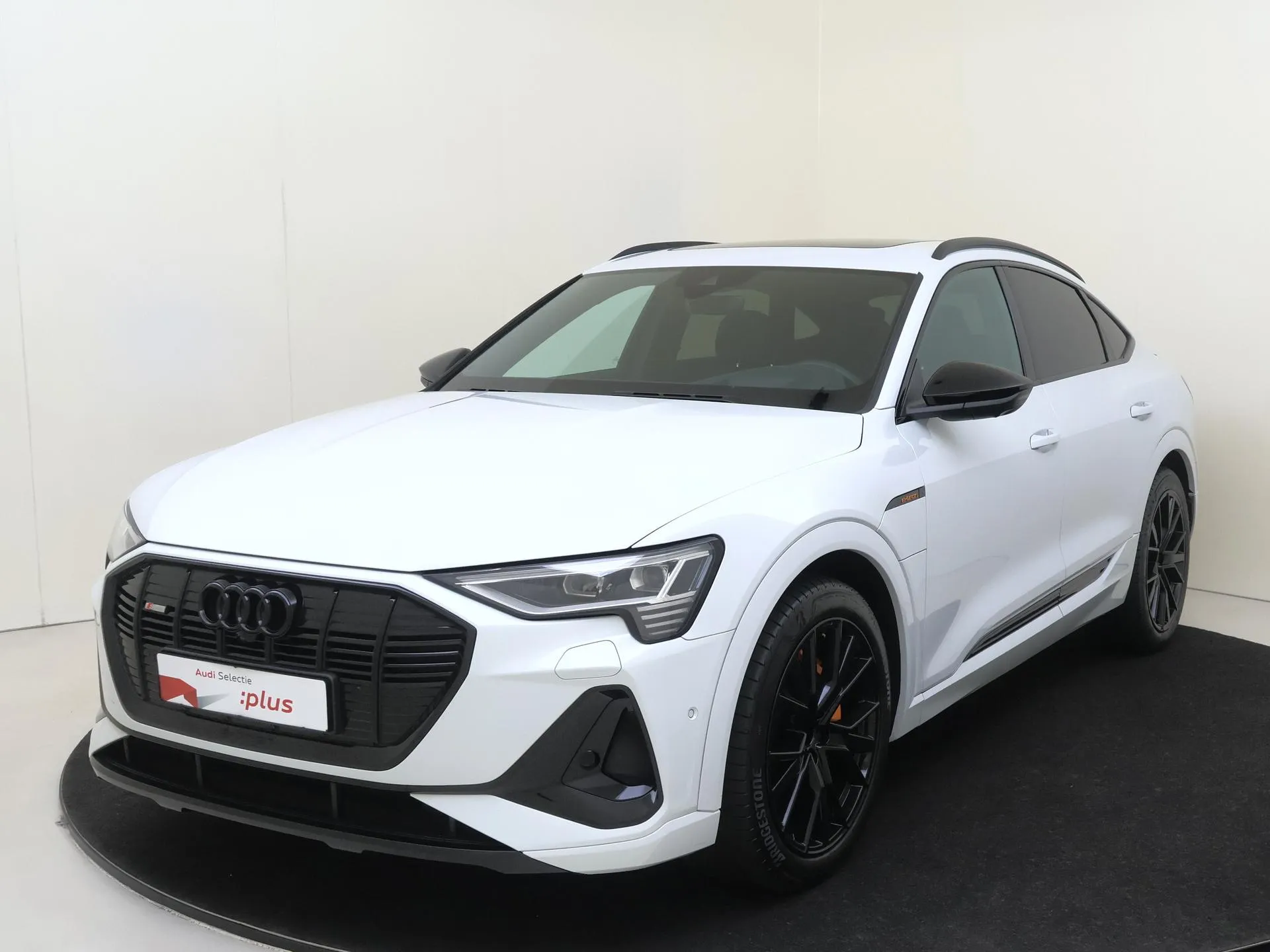 Audi e-tron — foto 1