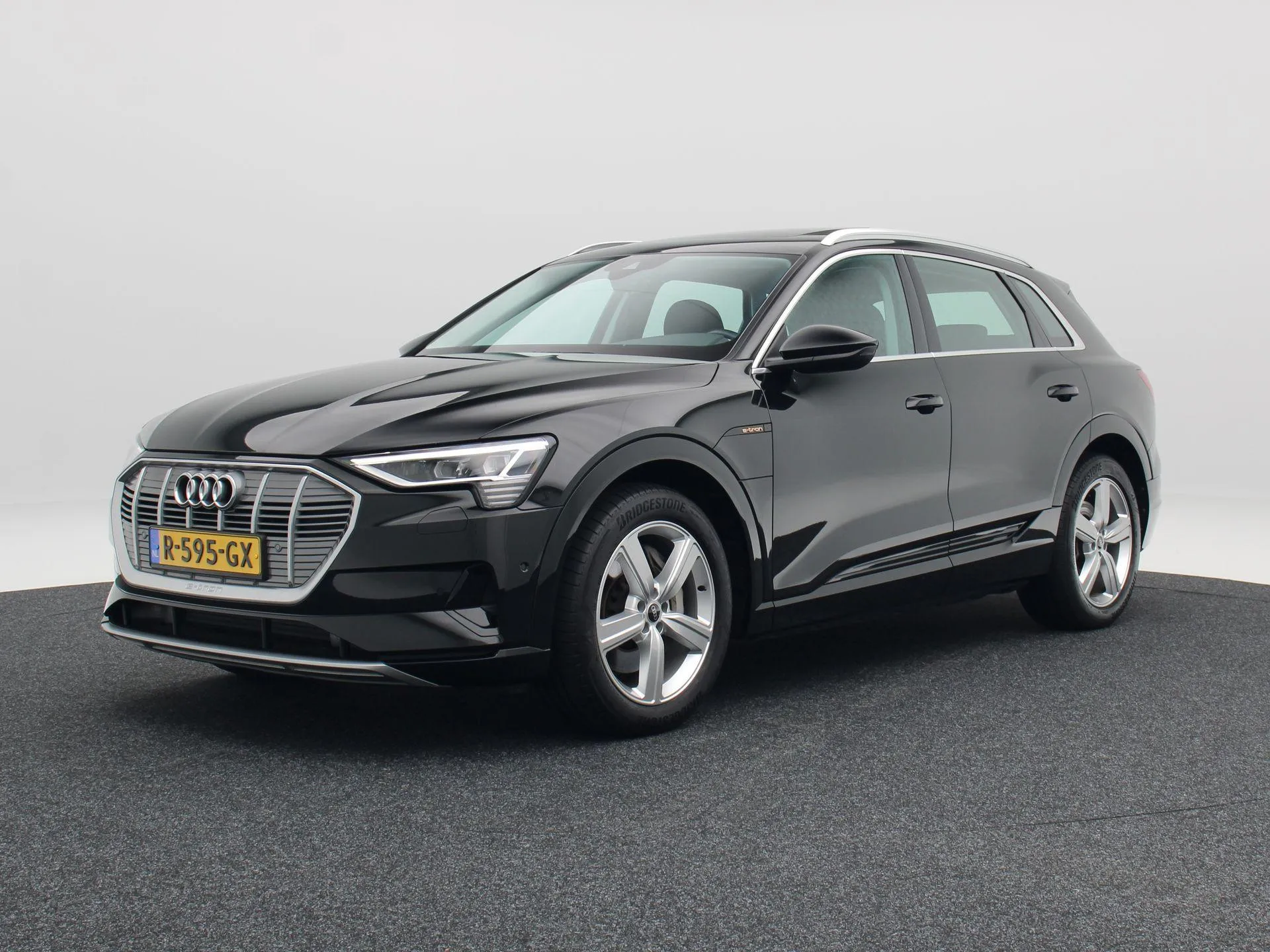Audi e-tron — foto 1