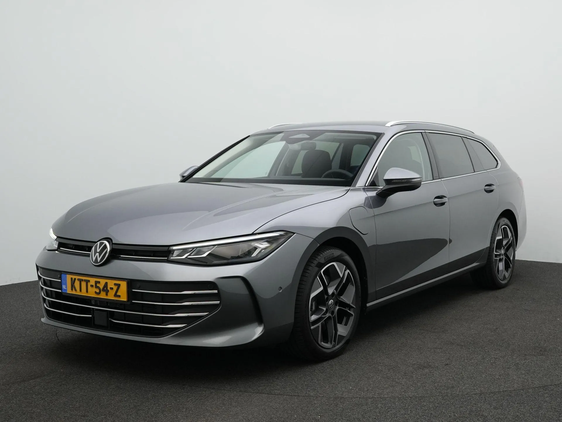 Volkswagen Passat — foto 1
