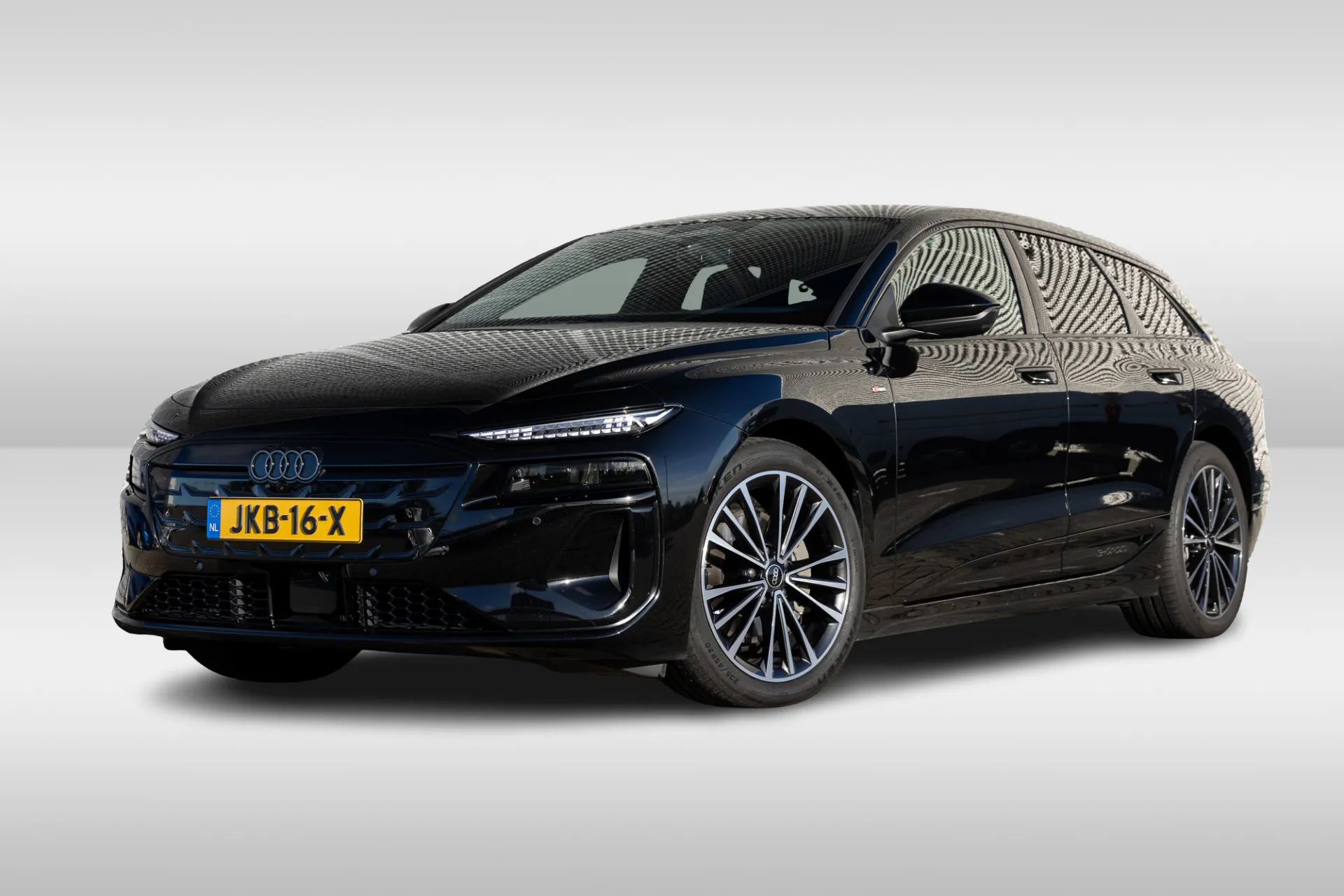 Audi A6 Avant e-tron — foto 1