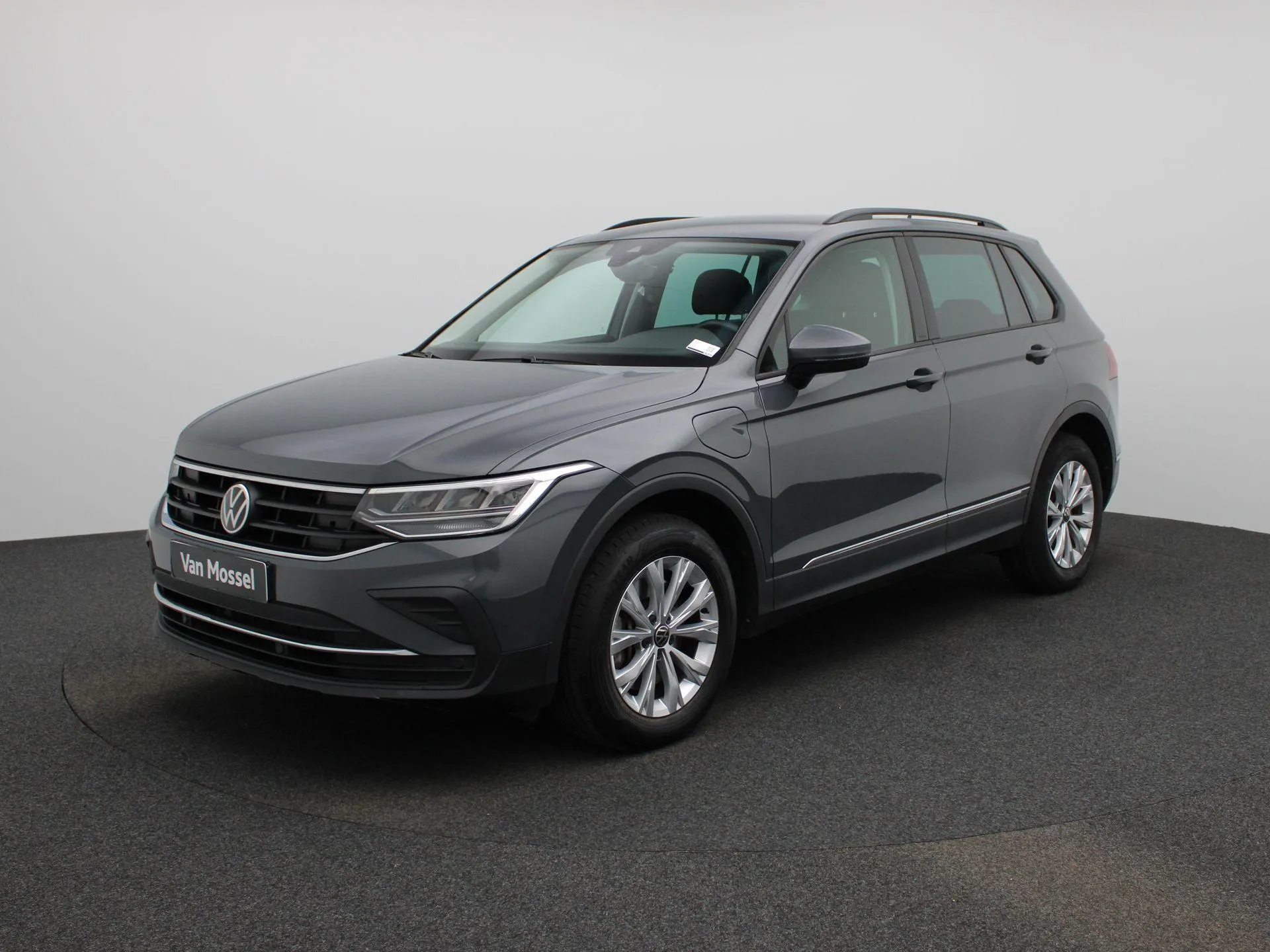 Volkswagen Tiguan — foto 1