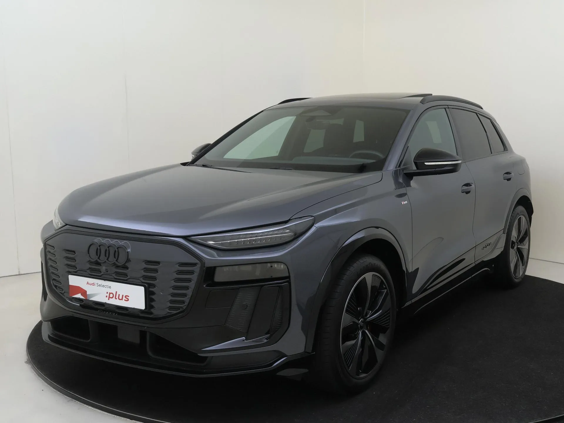 Audi Q6 e-tron — foto 1