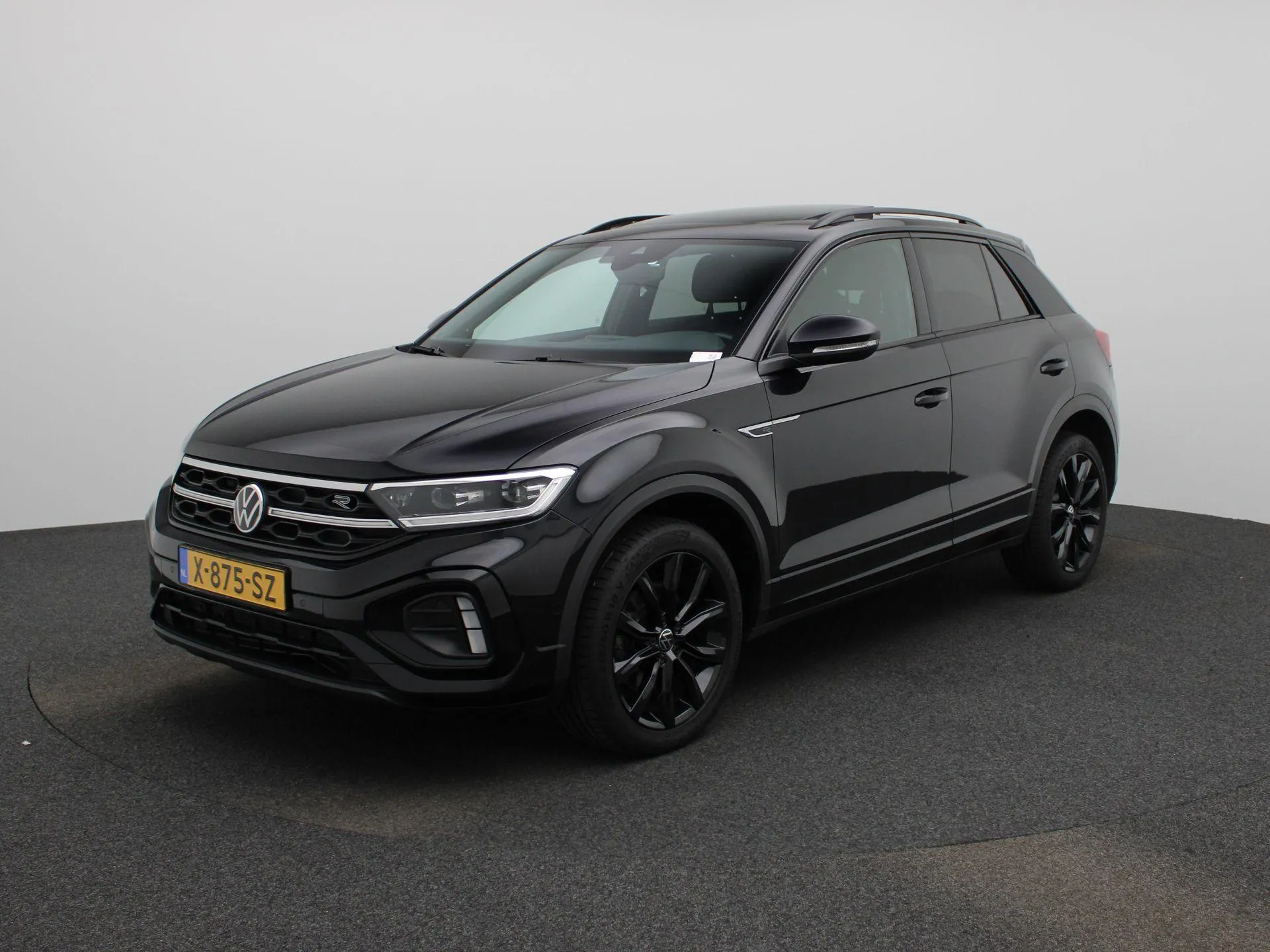 Volkswagen T-Roc — foto 1
