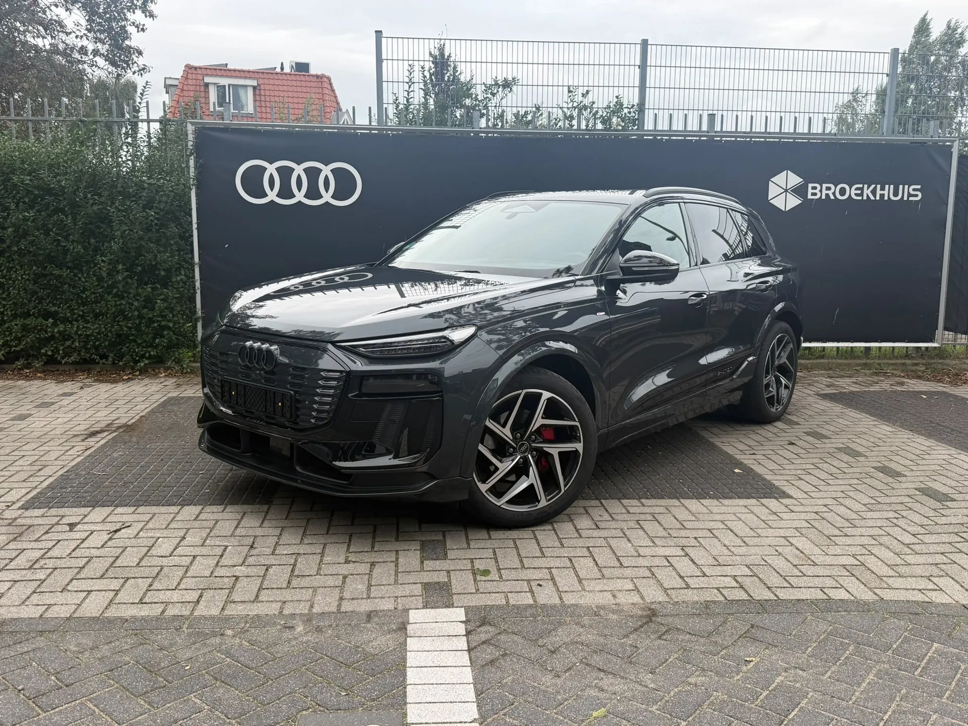 Audi Q6 e-tron — foto 1