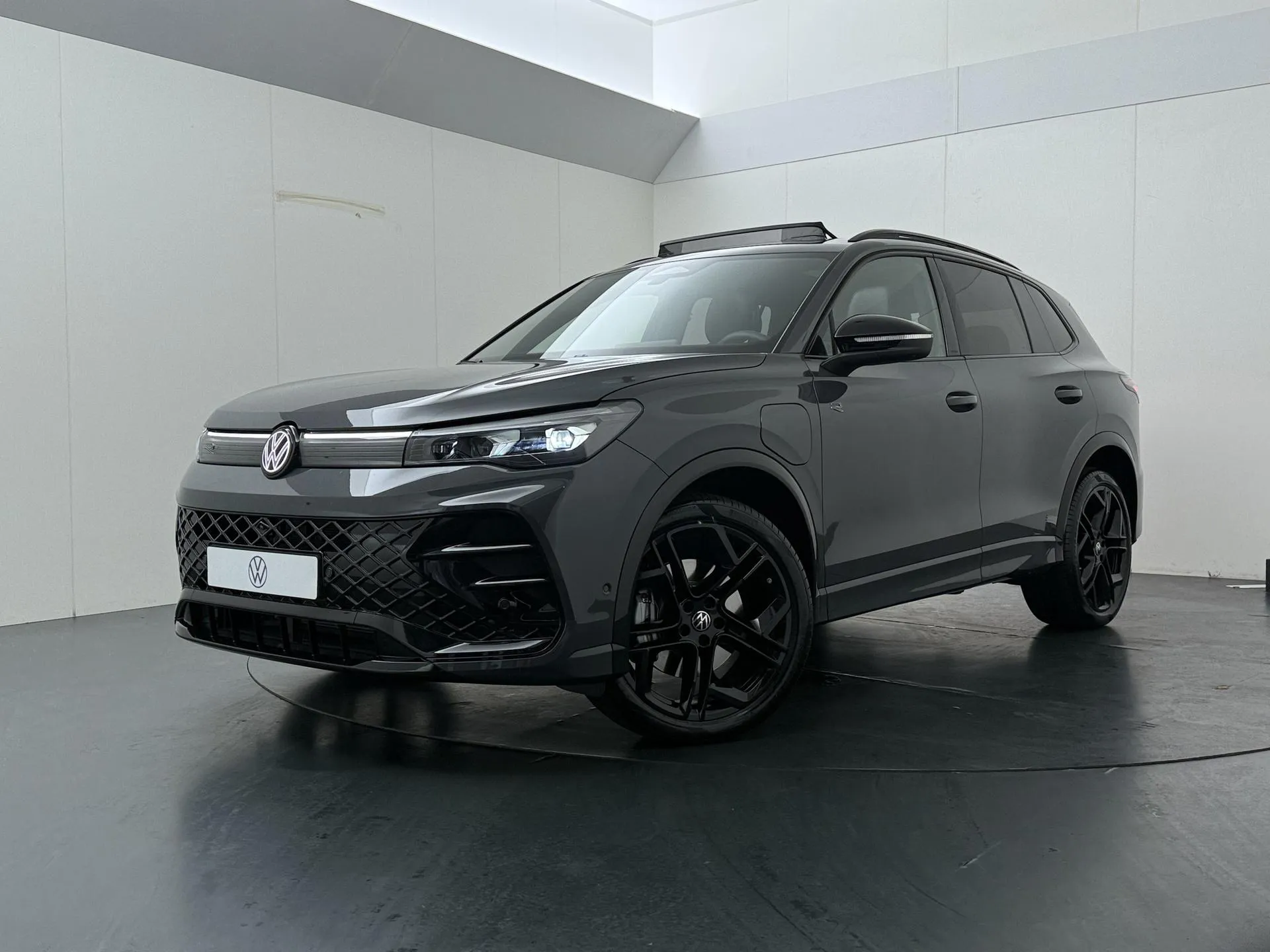 Volkswagen Tiguan — foto 1