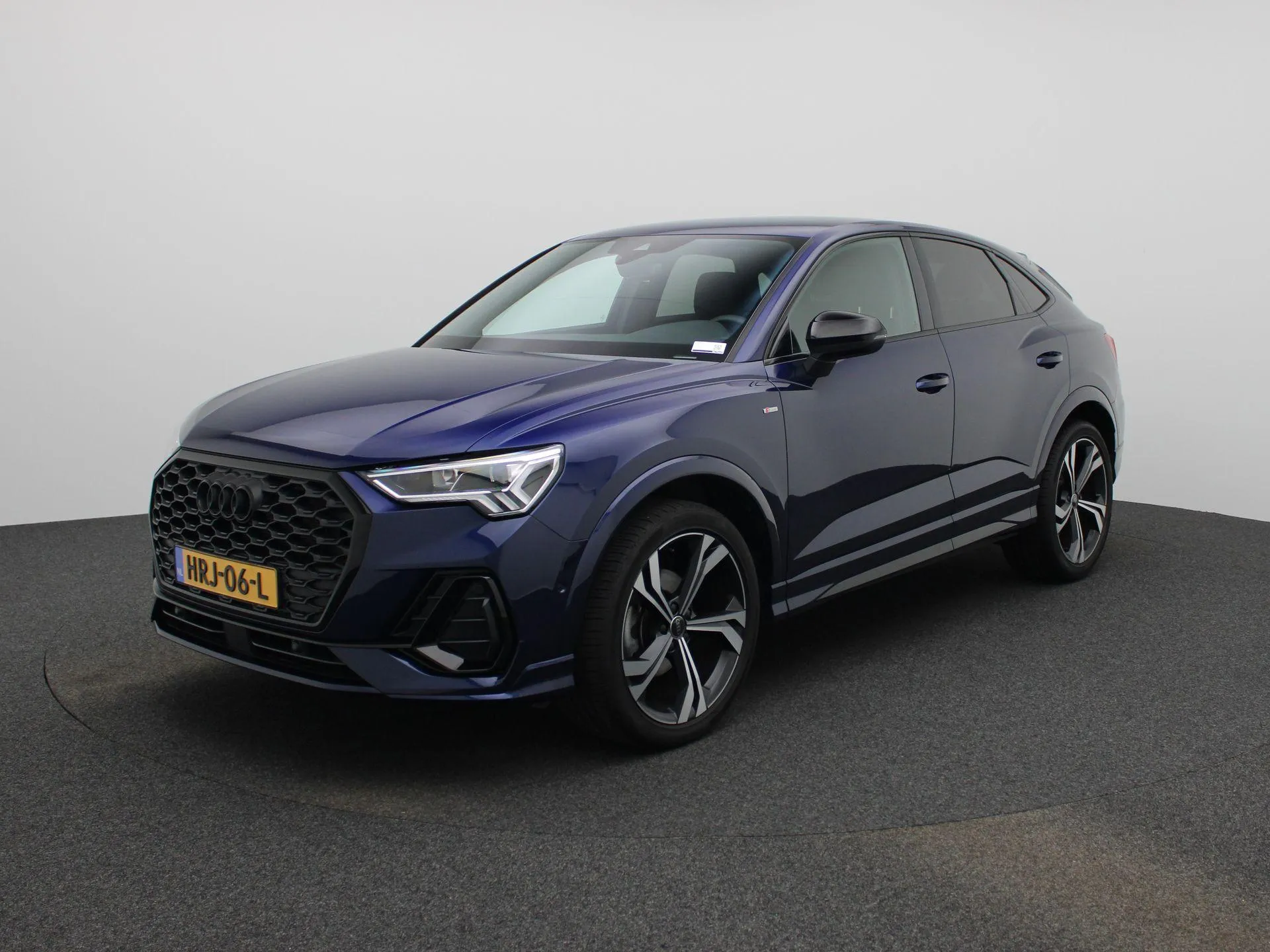 Audi Q3 — foto 1