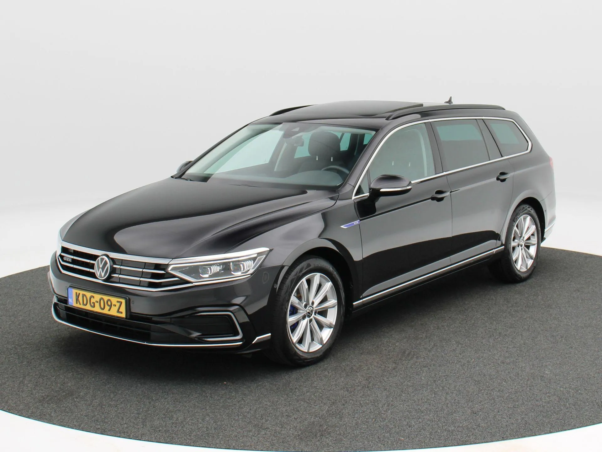 Volkswagen Passat — foto 1