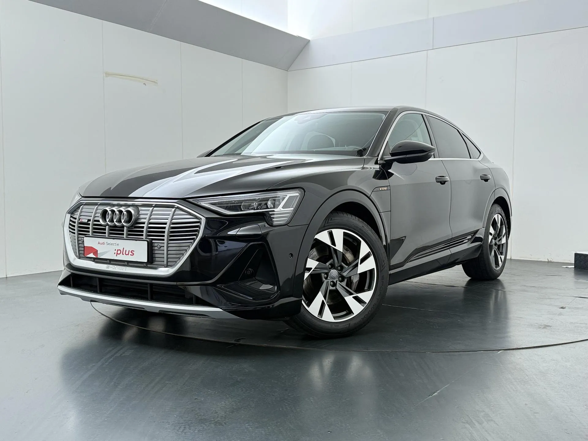 Audi e-tron — foto 1