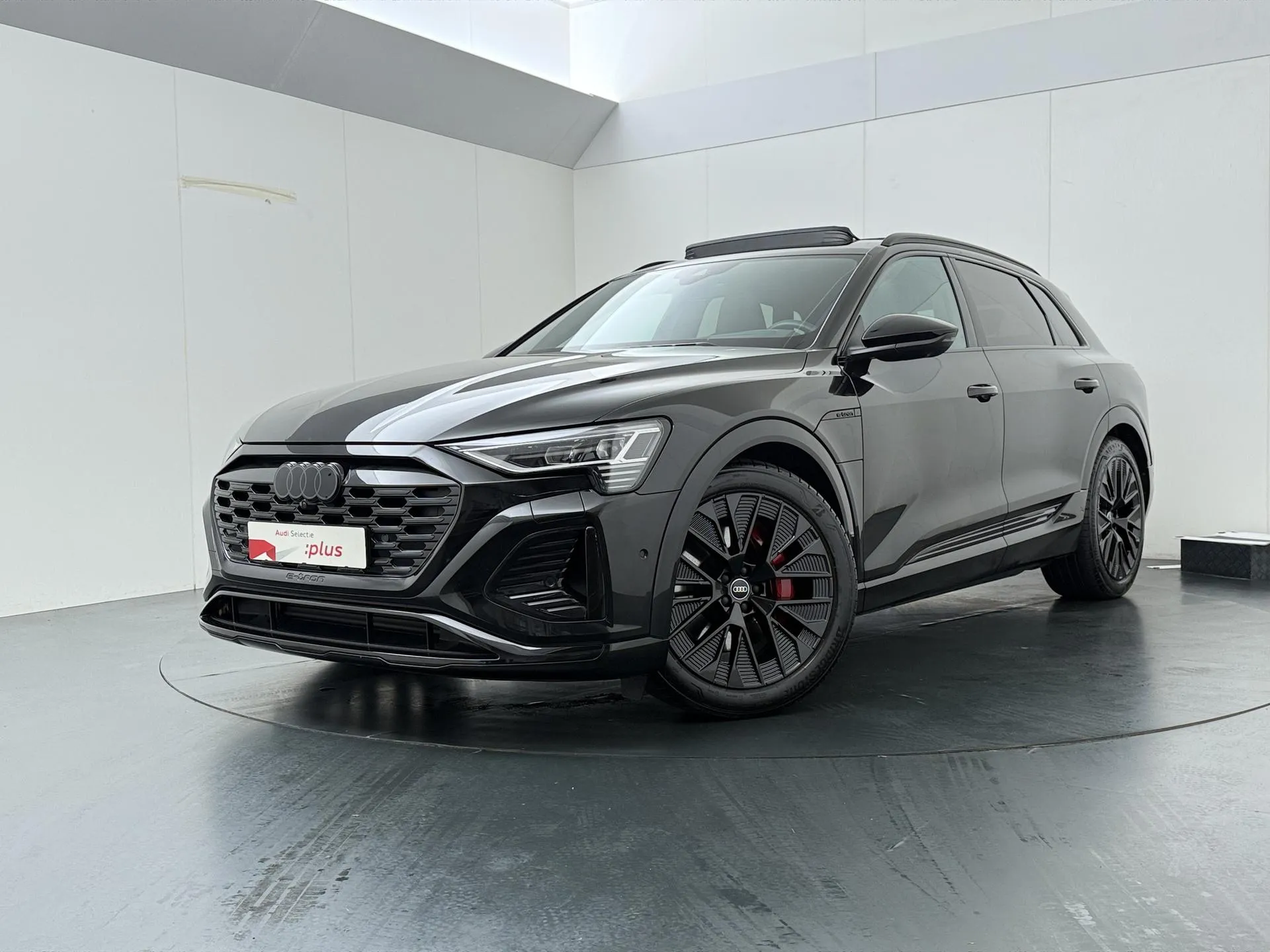 Audi Q8 e-tron — foto 1