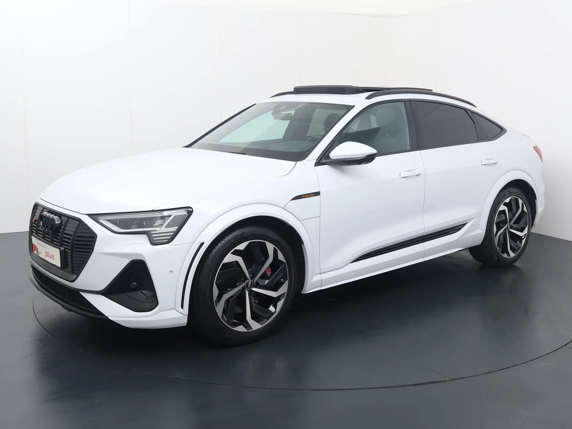 Audi e-tron — foto 1