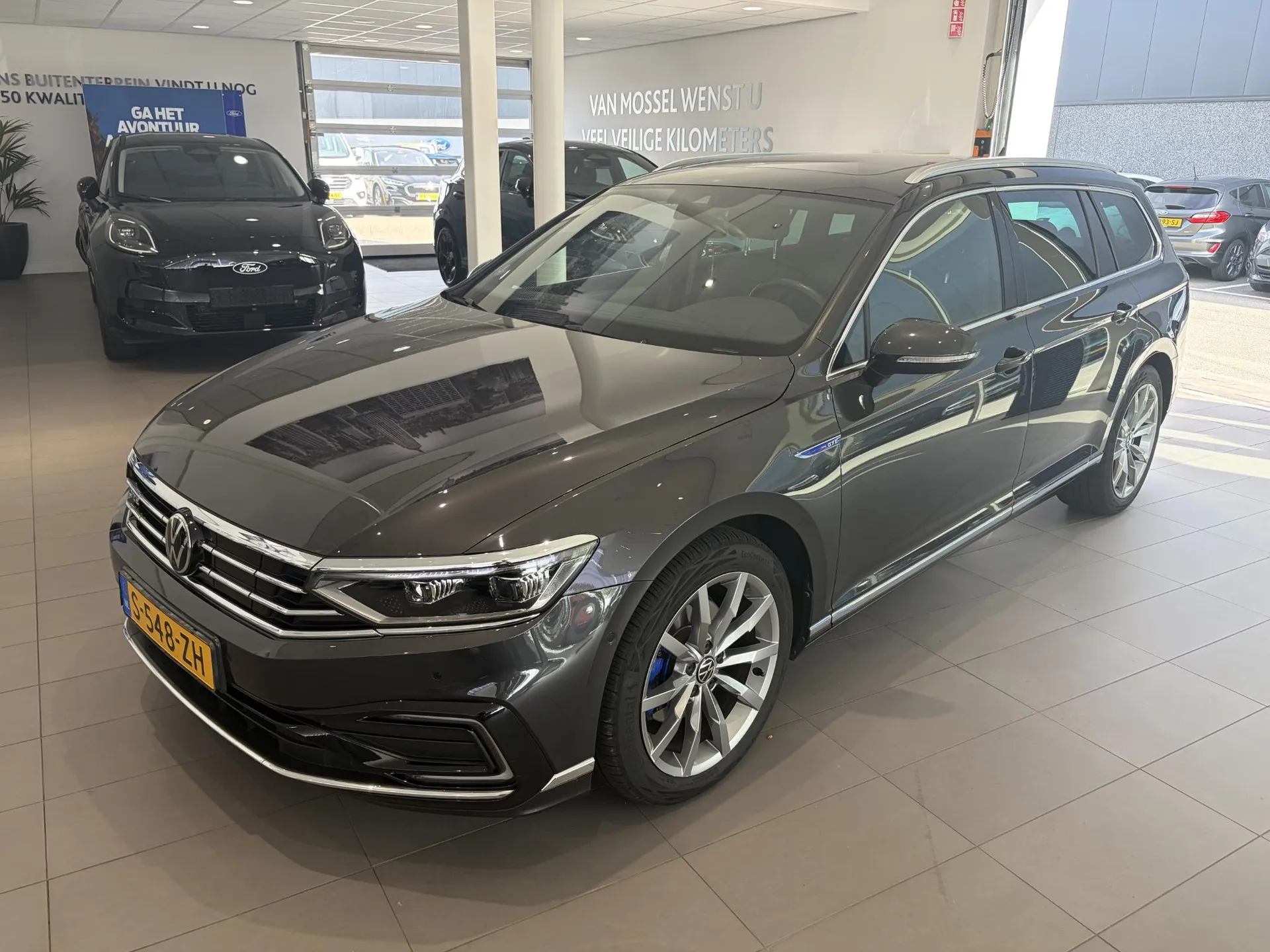 Volkswagen Passat — foto 1