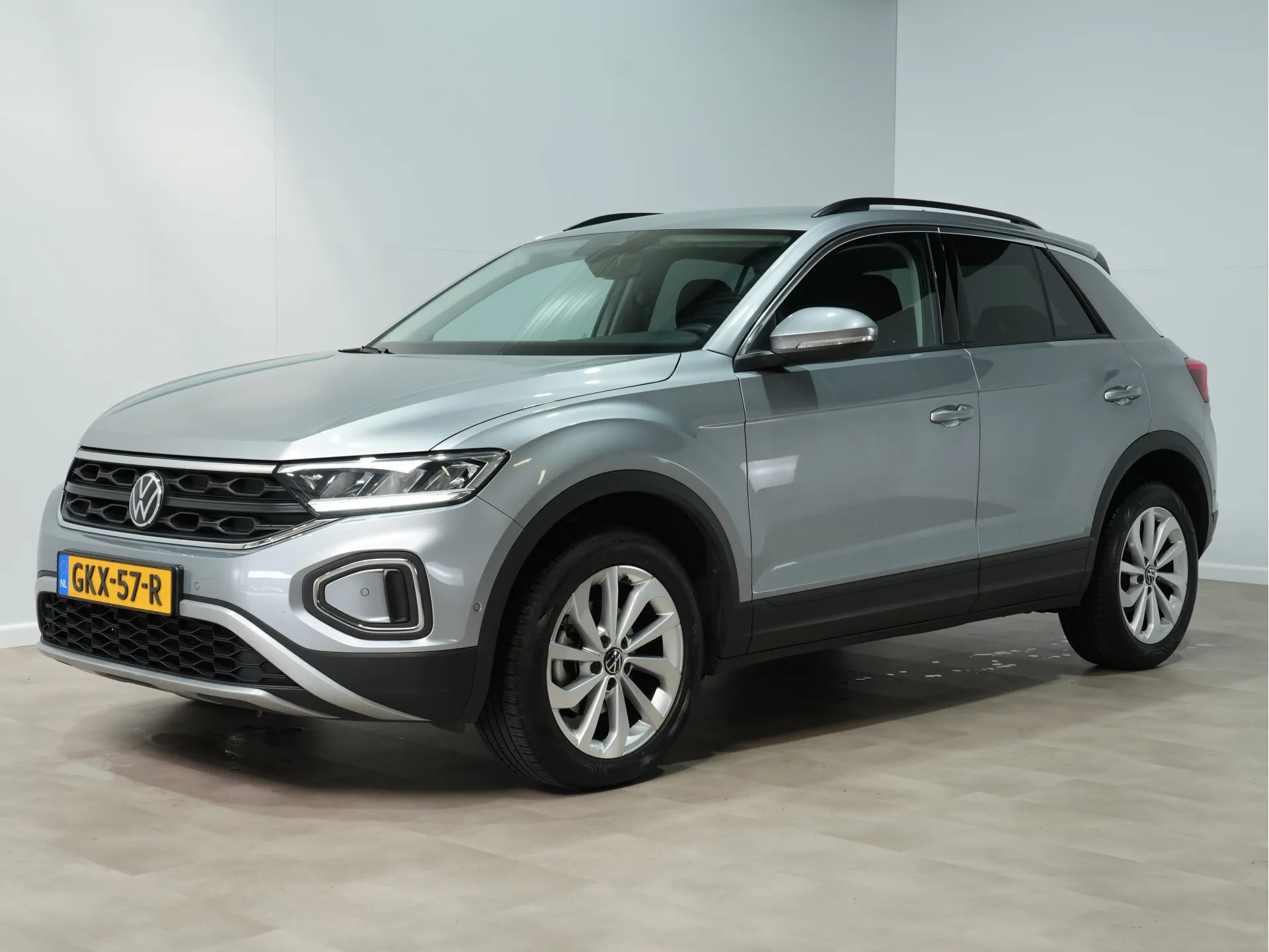 Volkswagen T-Roc — foto 1