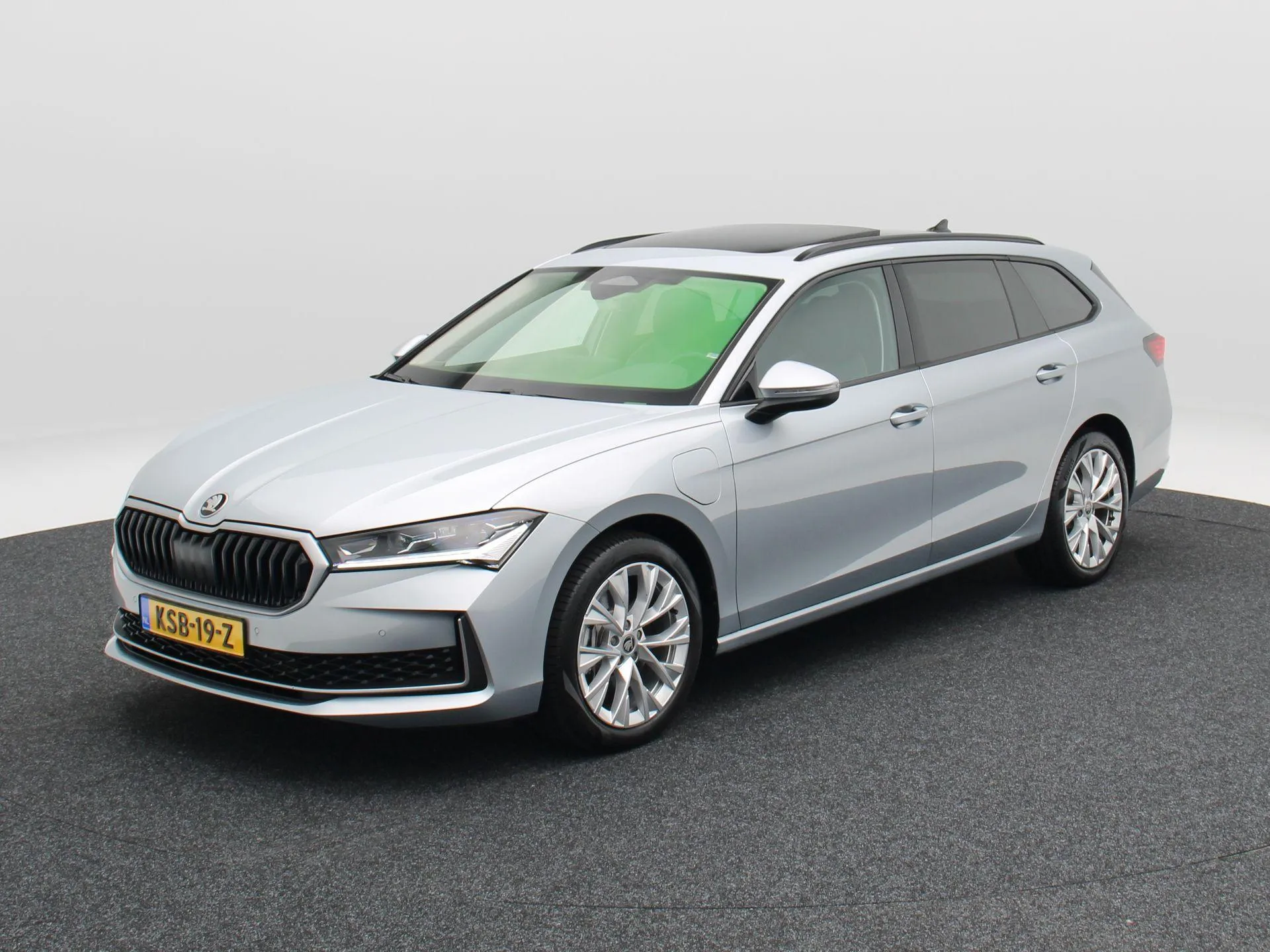 Škoda Superb — foto 1
