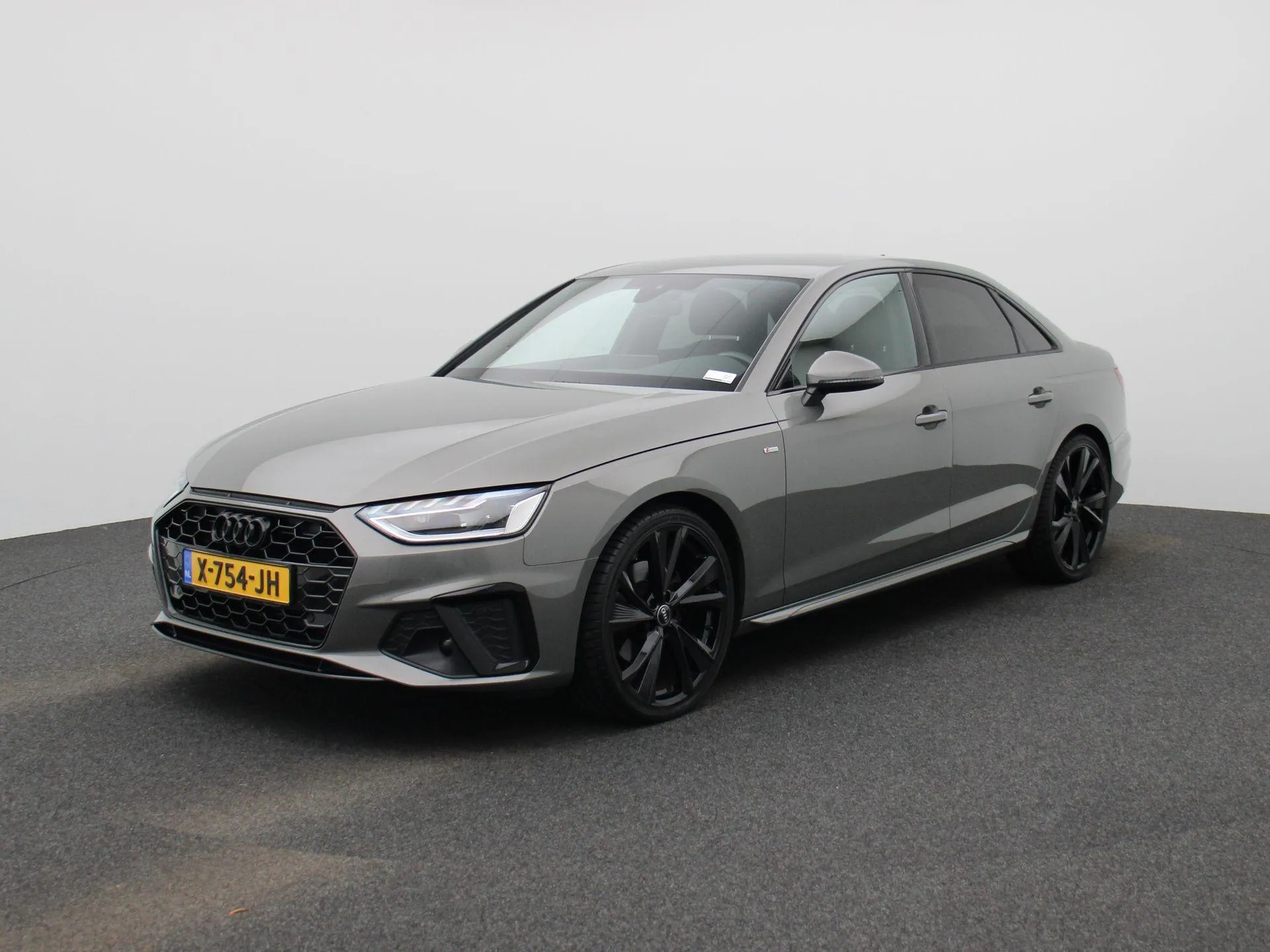 Audi A4 — foto 1