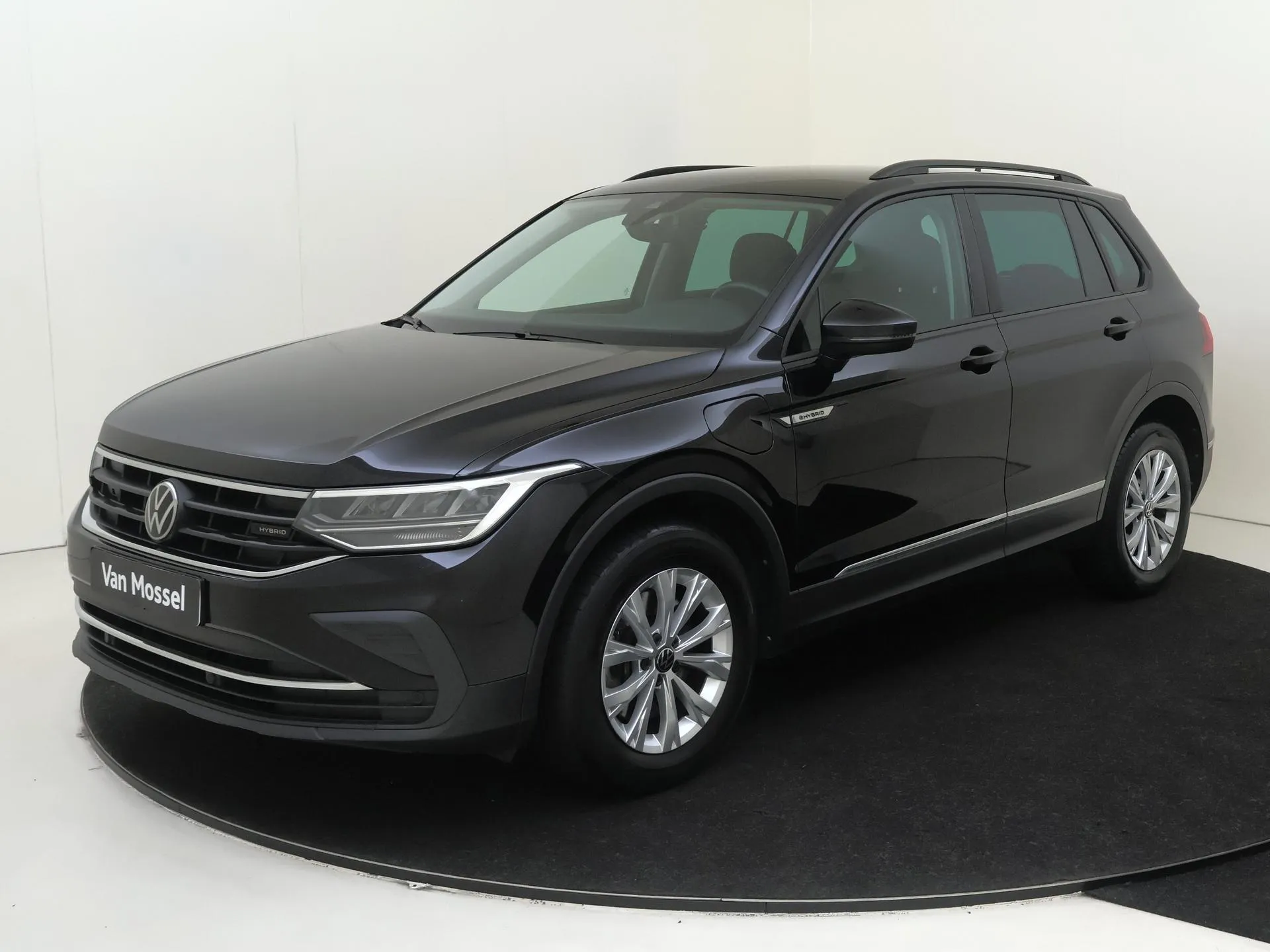 Volkswagen Tiguan — foto 1