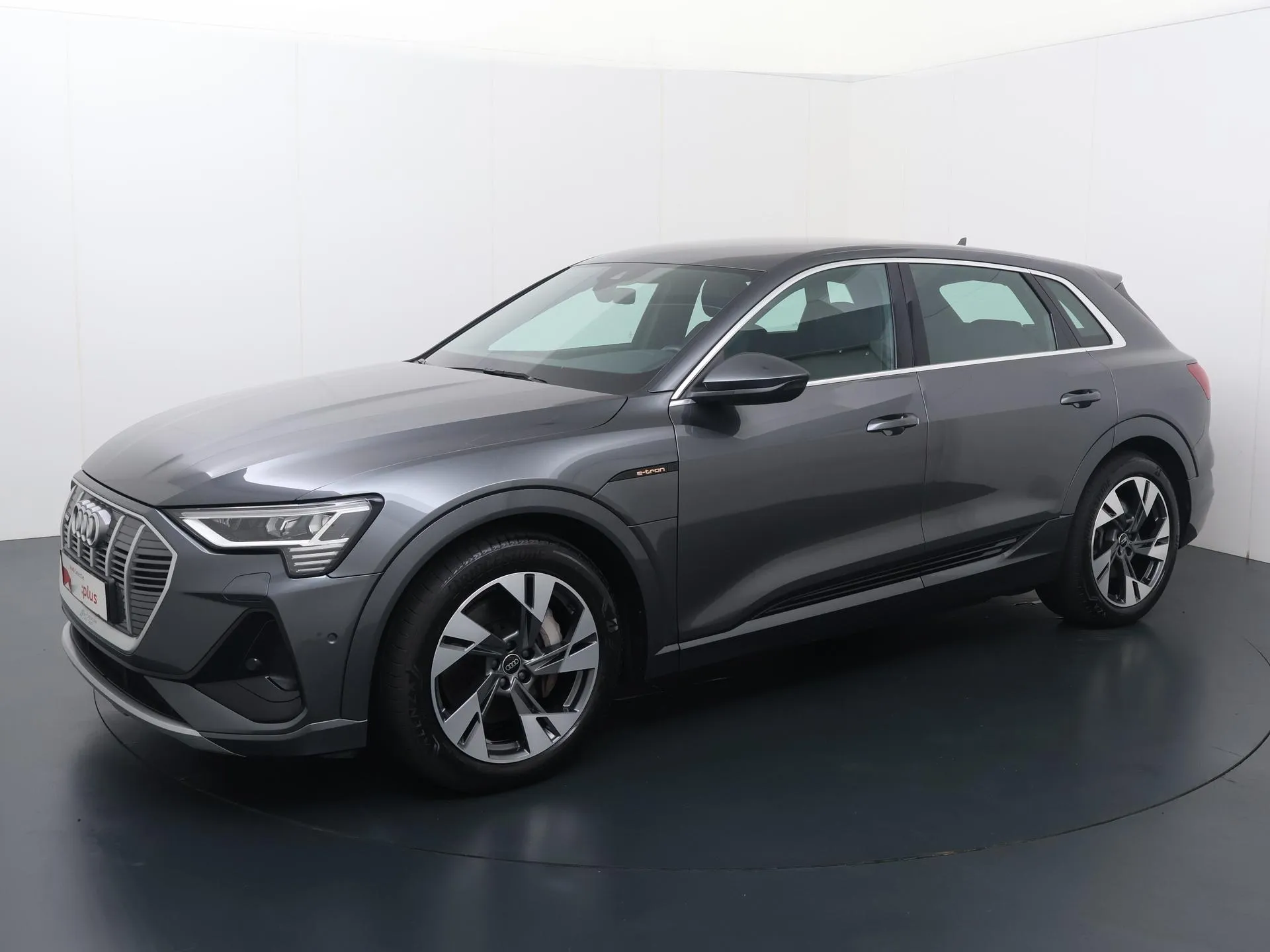 Audi e-tron — foto 1