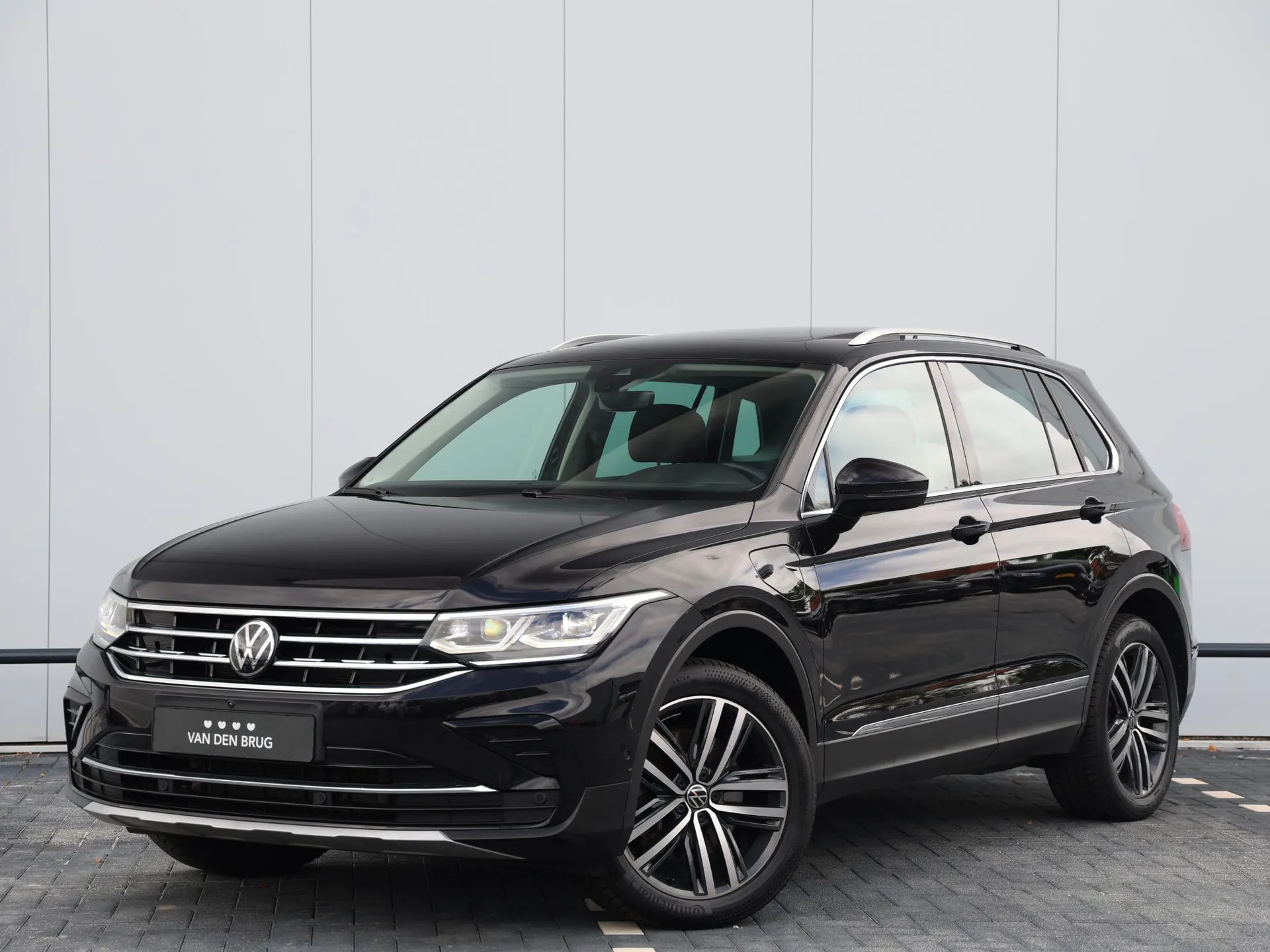 Volkswagen Tiguan — foto 1