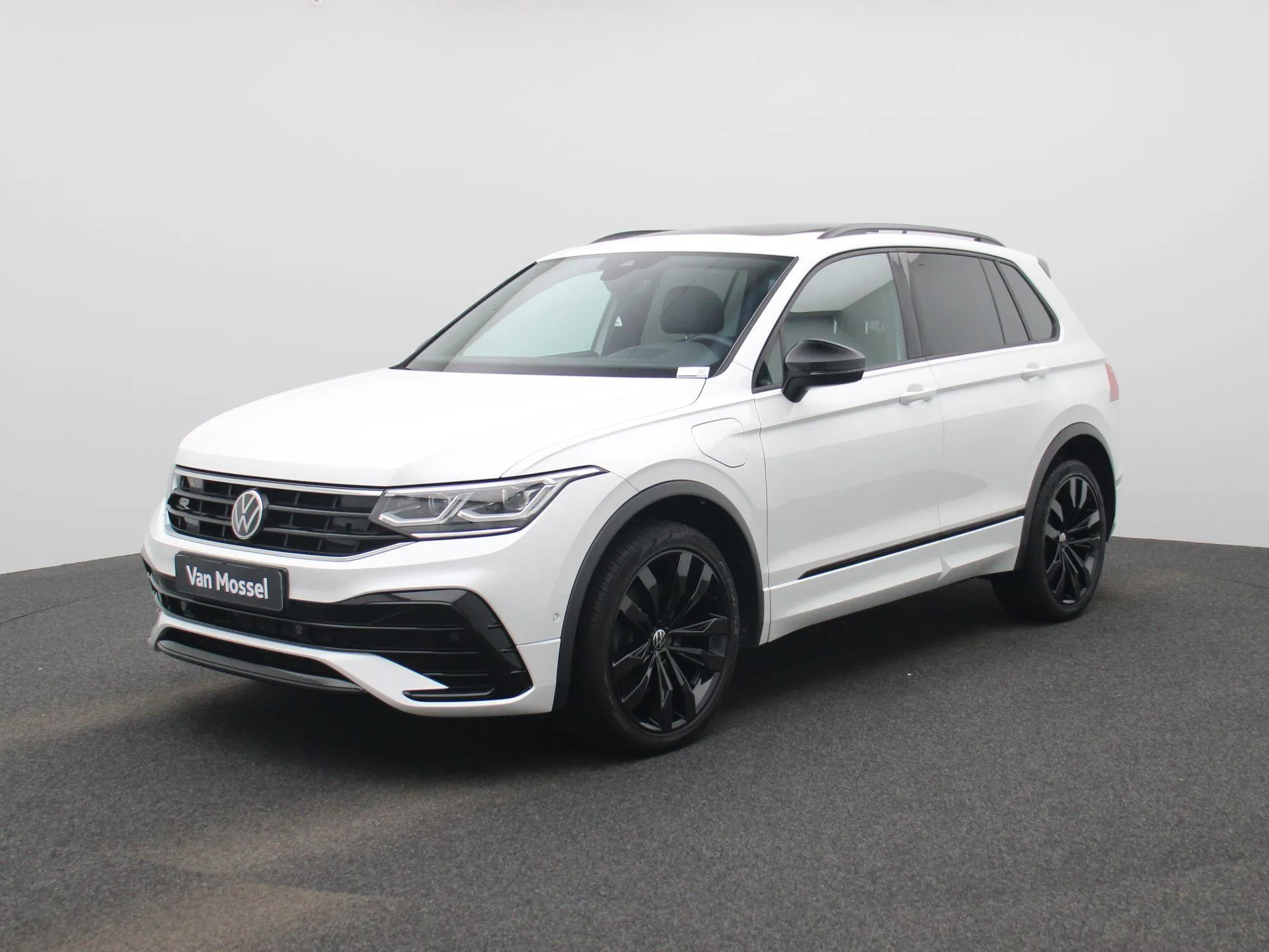 Volkswagen Tiguan — foto 1