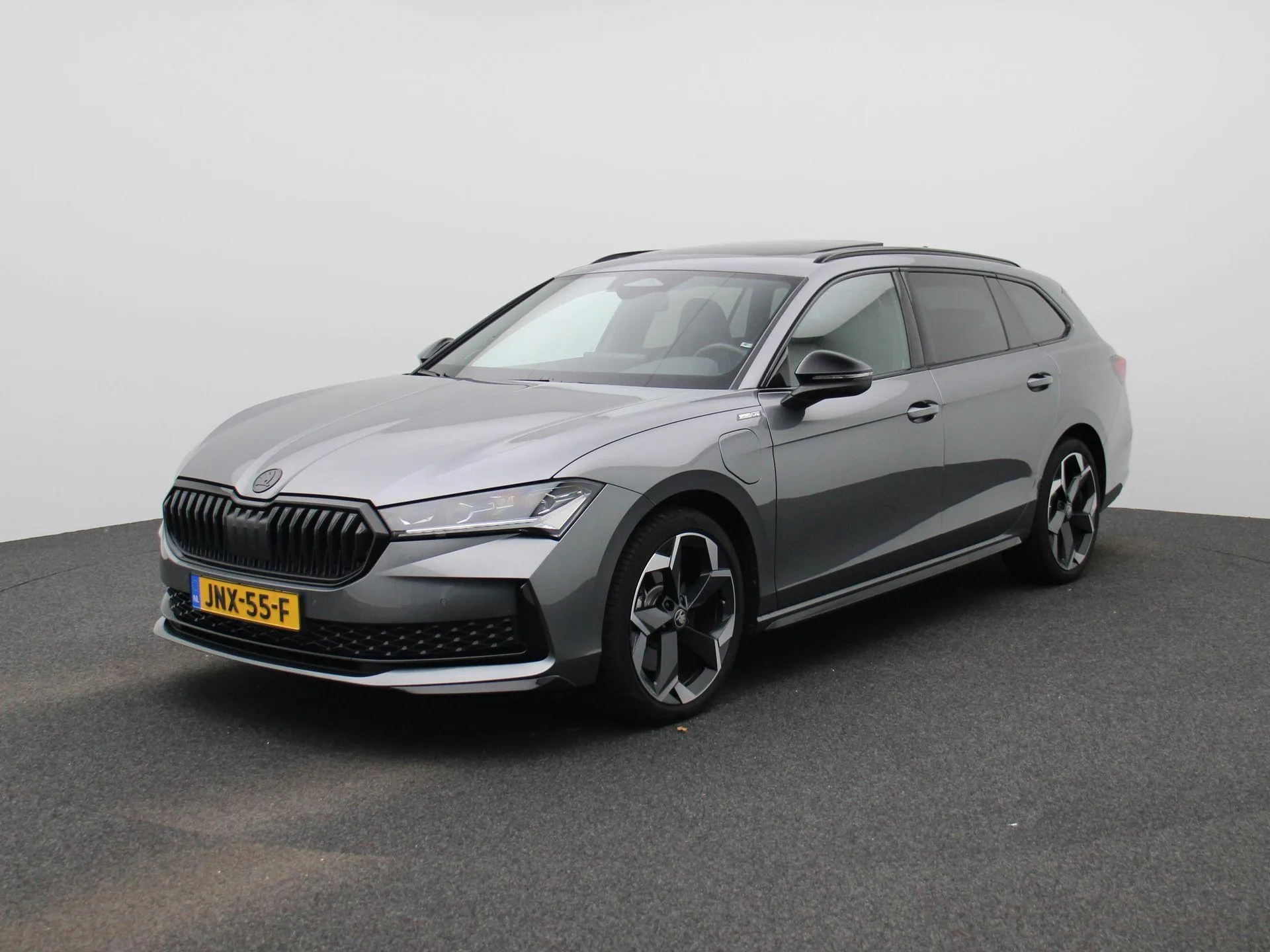 Škoda Superb — foto 1