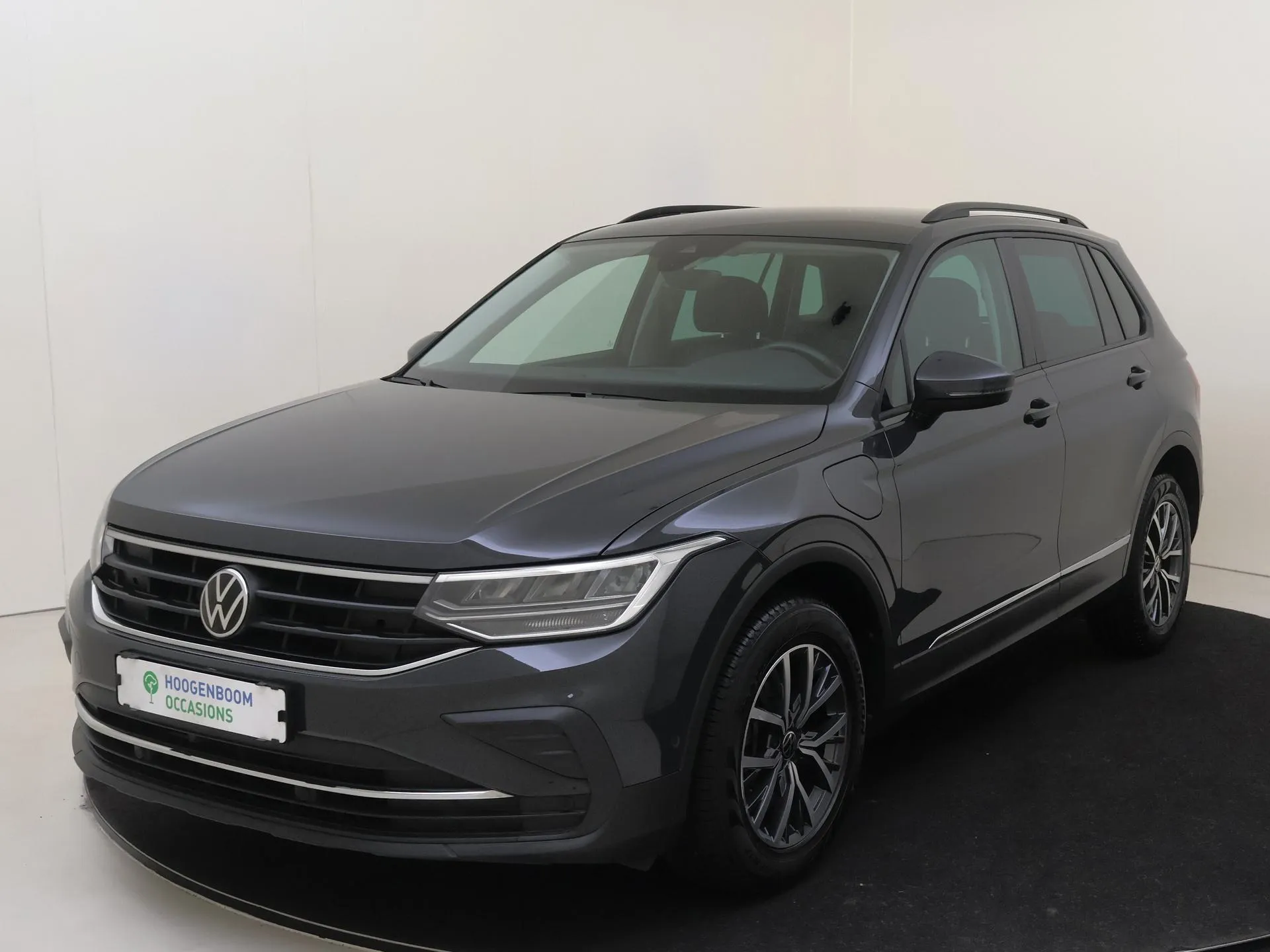 Volkswagen Tiguan — foto 1