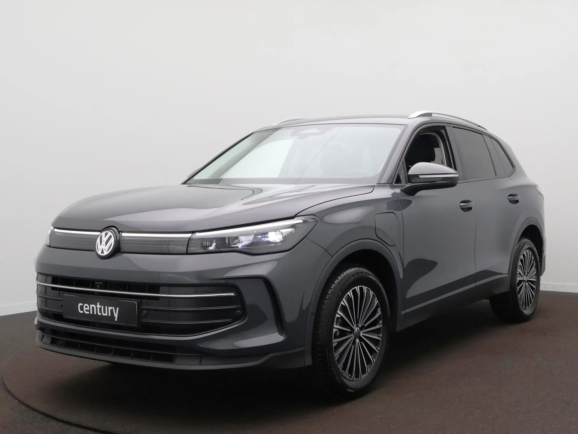 Volkswagen Tiguan — foto 1