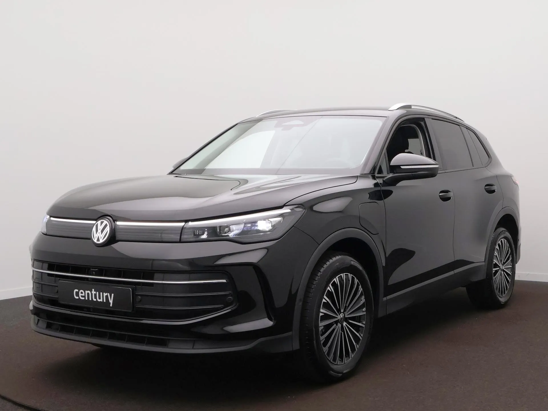 Volkswagen Tiguan — foto 1