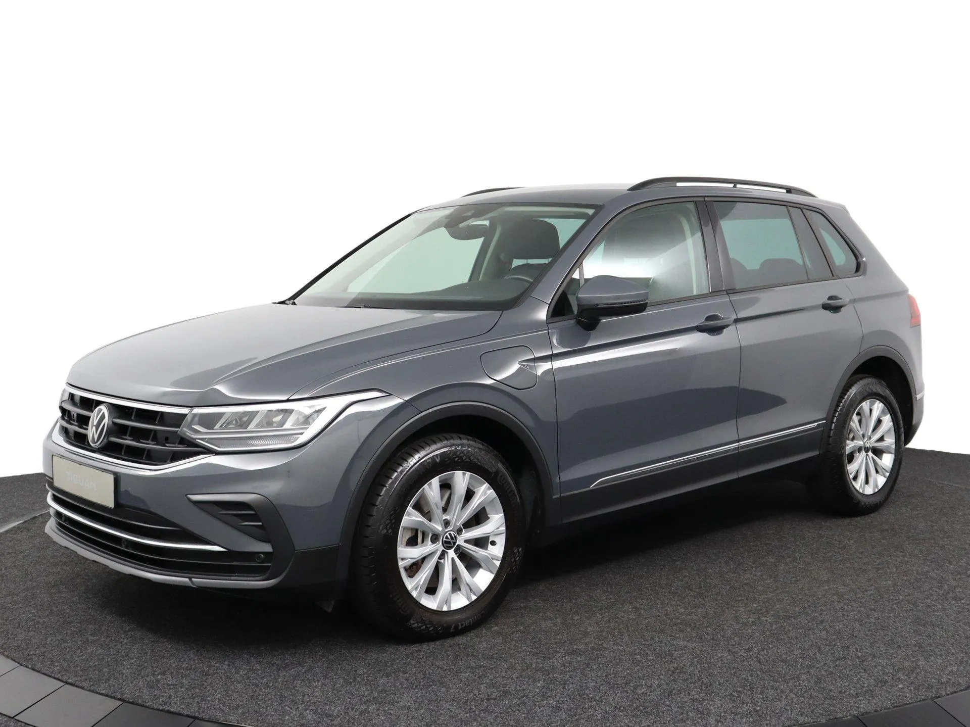 Volkswagen Tiguan — foto 1