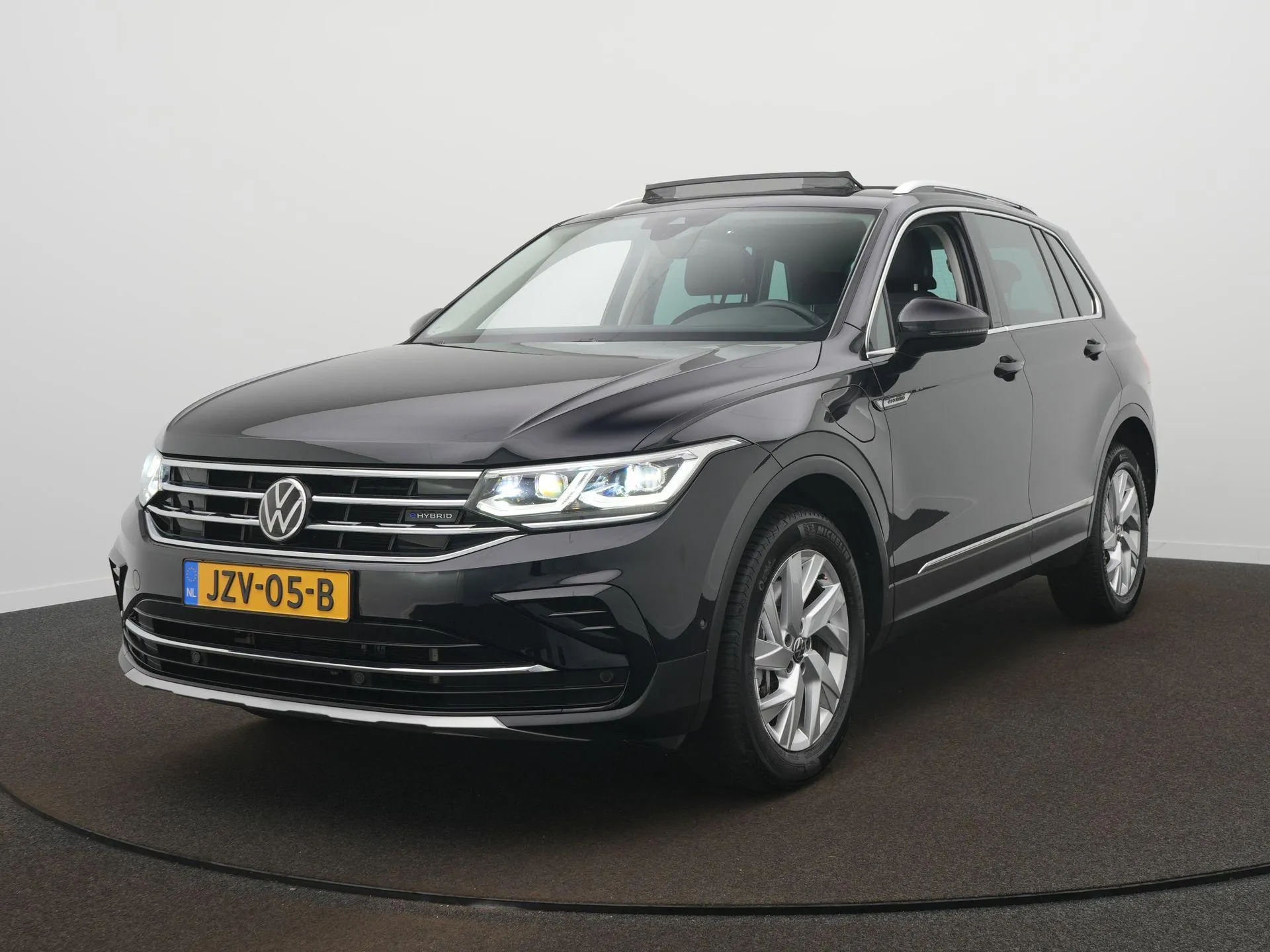 Volkswagen Tiguan — foto 1