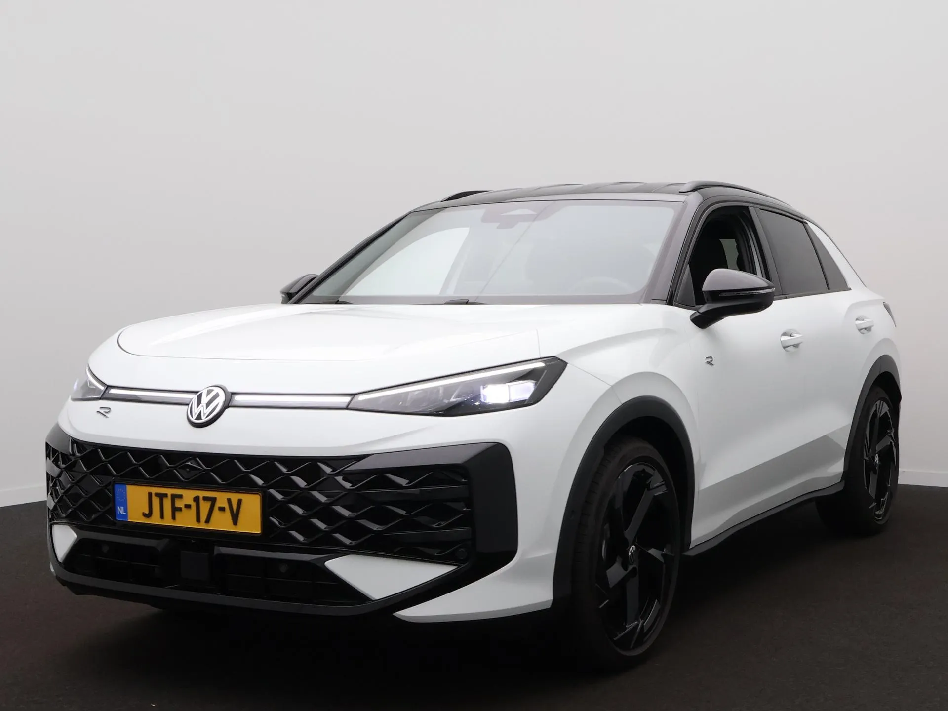 Volkswagen T-Roc — foto 1