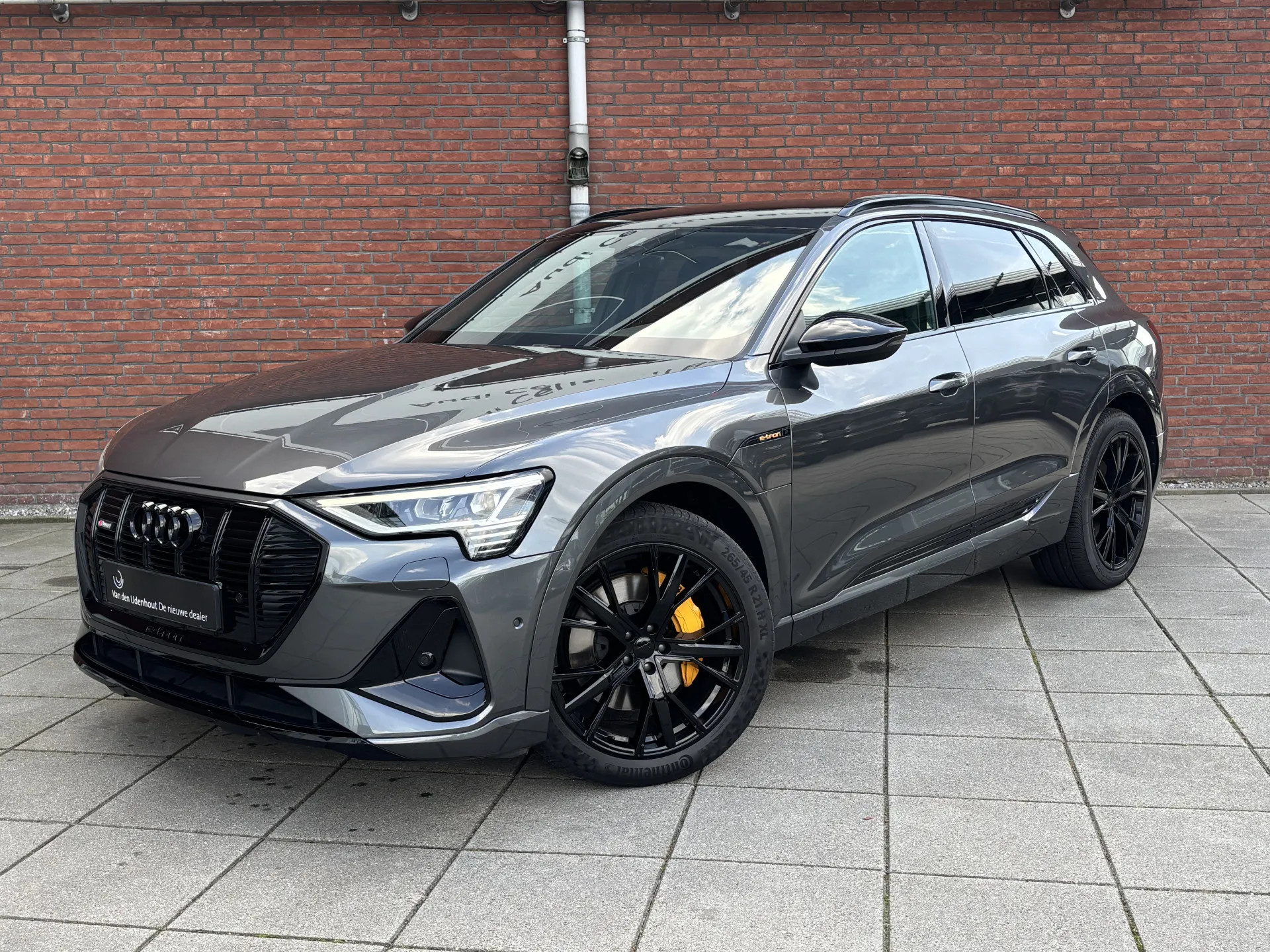 Audi e-tron — foto 1