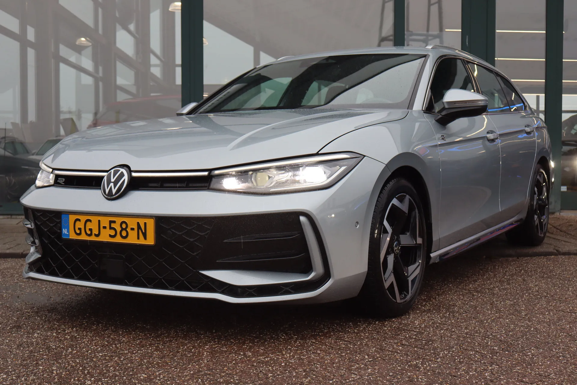 Volkswagen Passat — foto 1