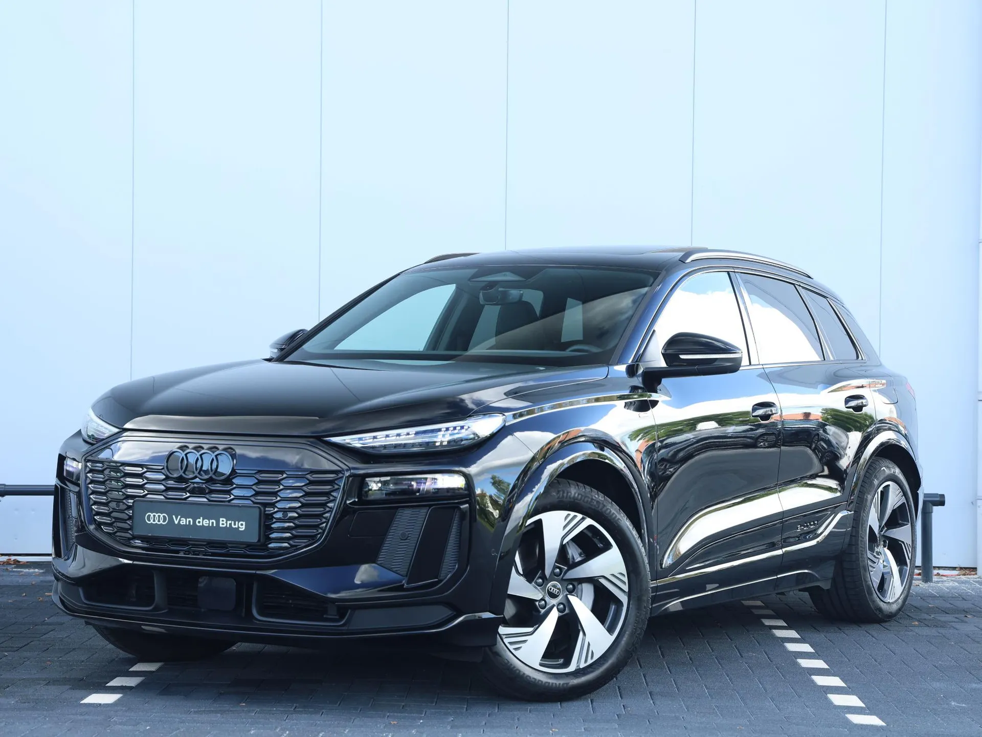 Audi Q6 e-tron — foto 1