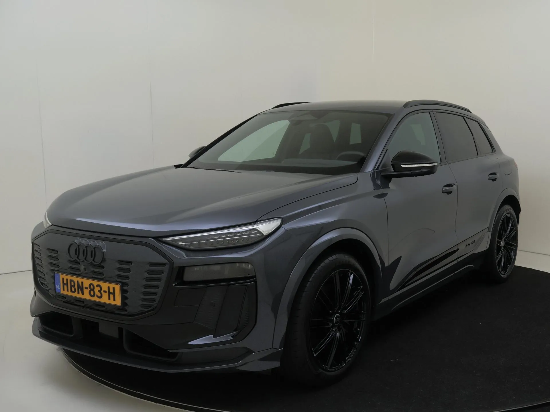 Audi Q6 e-tron — foto 1