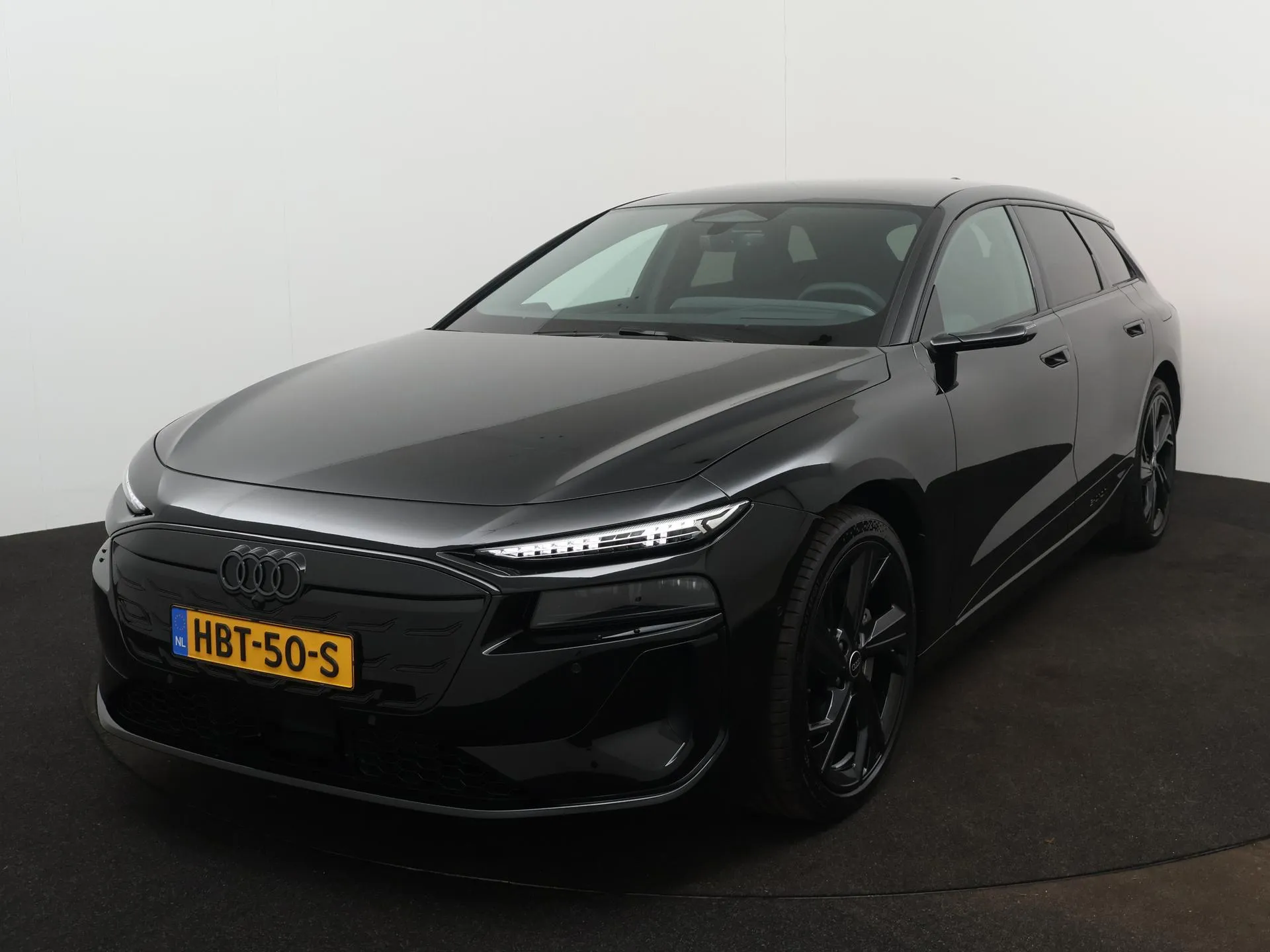 Audi A6 Avant e-tron — foto 1