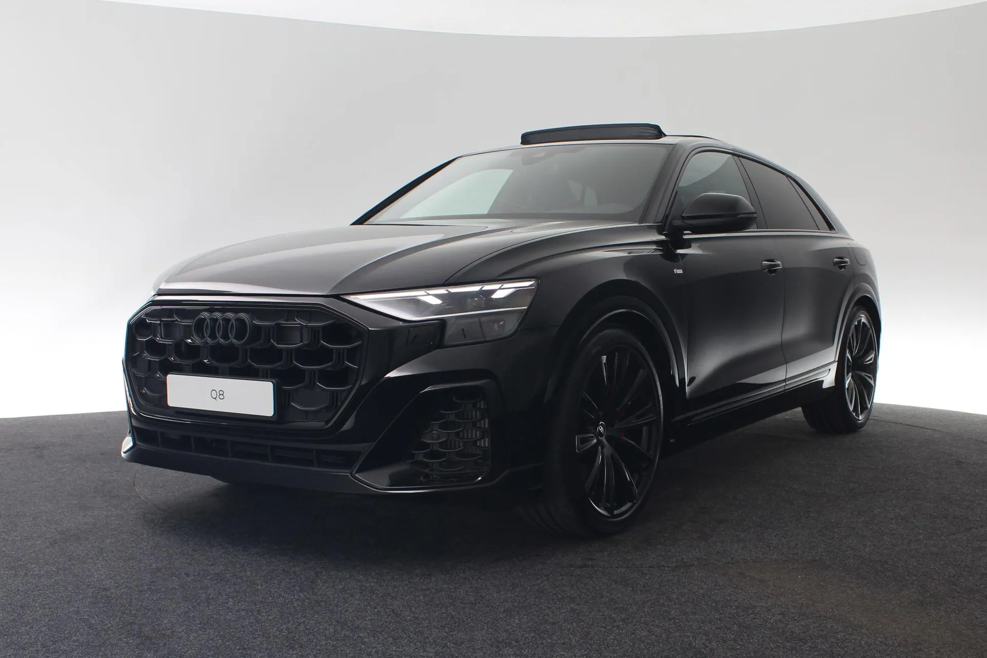 Audi Q8 — foto 1