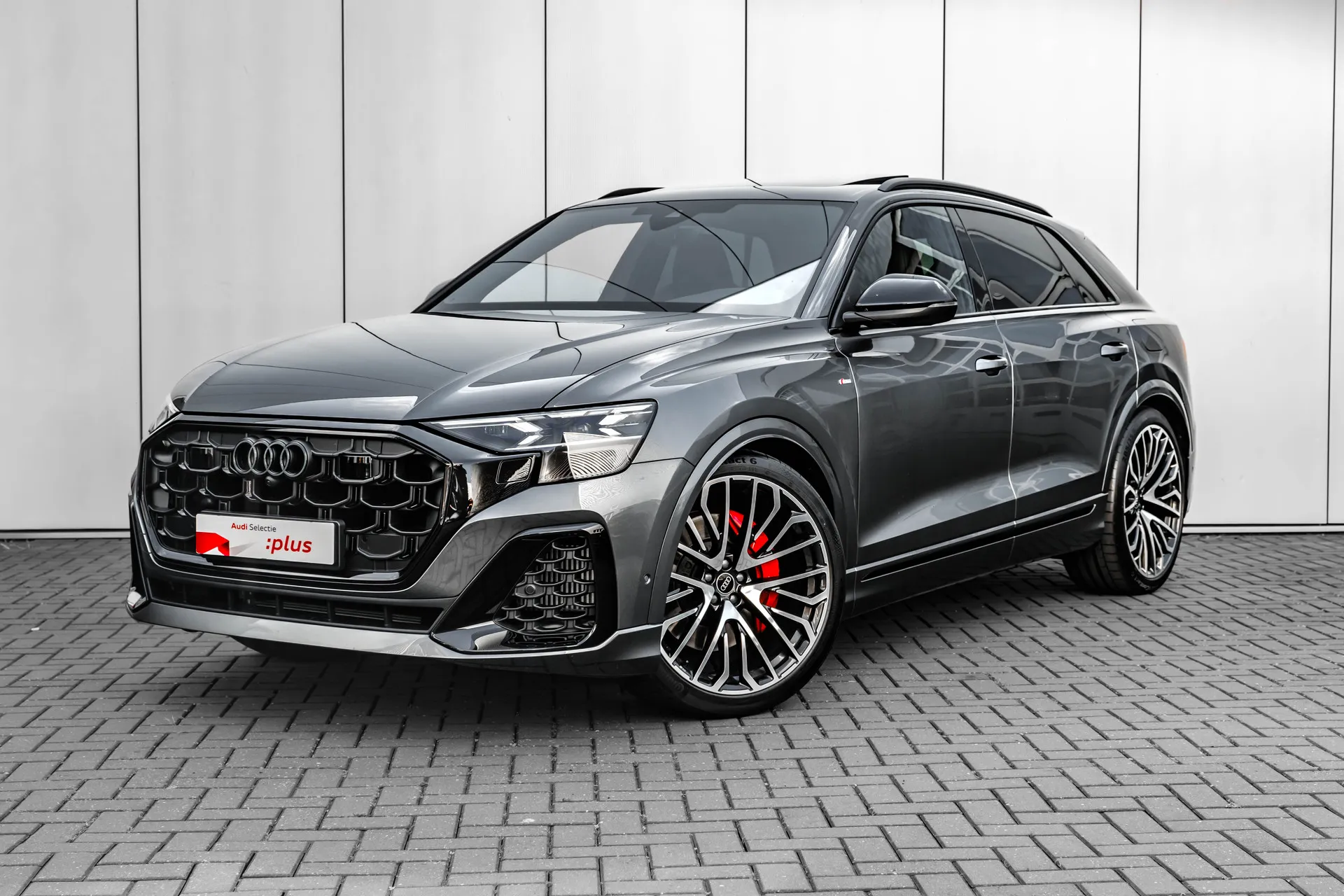 Audi Q8 — foto 1