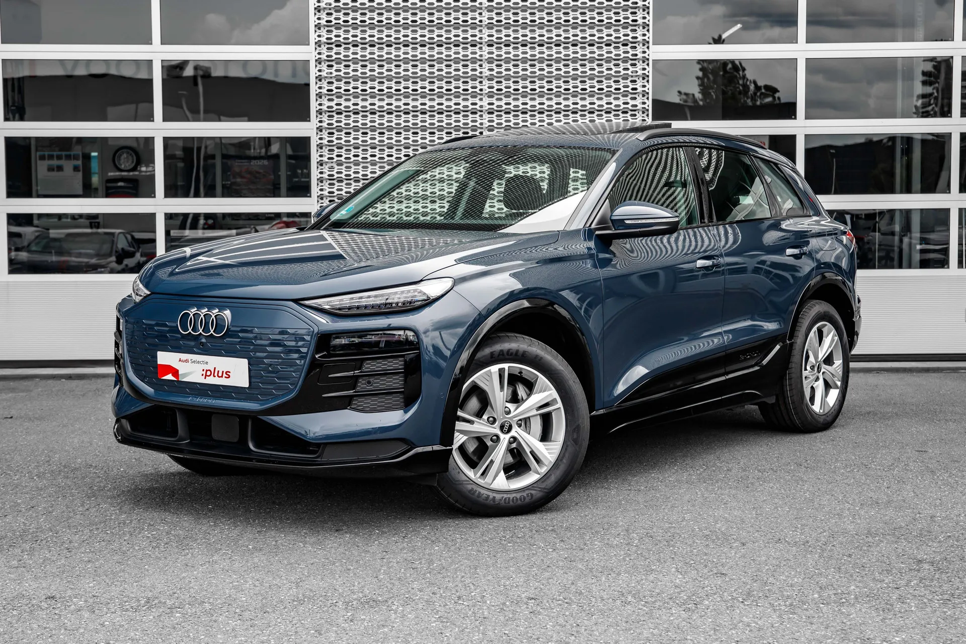 Audi Q6 e-tron — foto 1