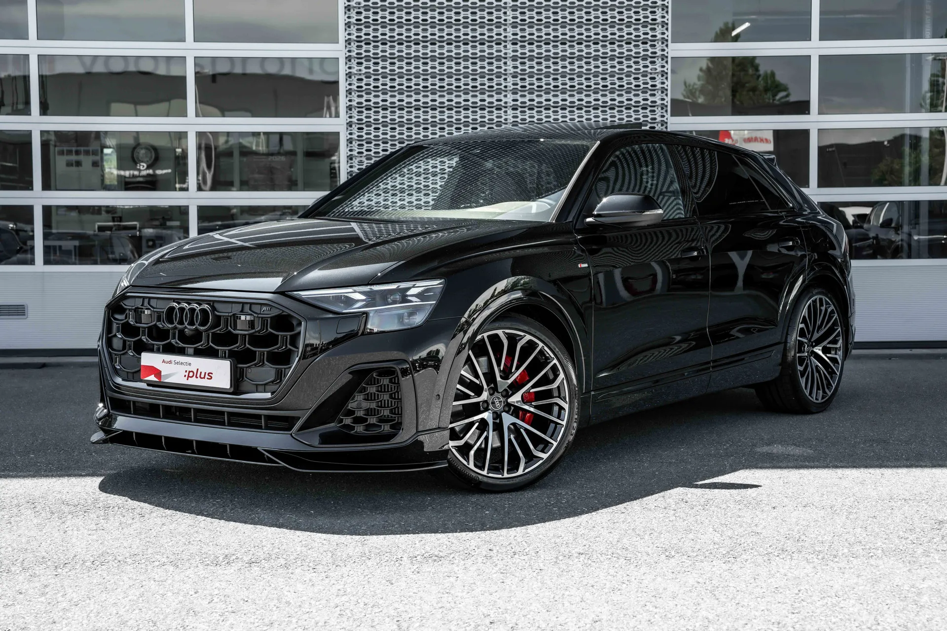 Audi Q8 — foto 1