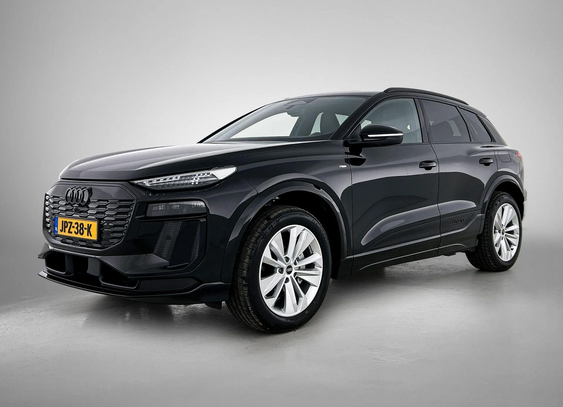 Audi Q6 e-tron — foto 1