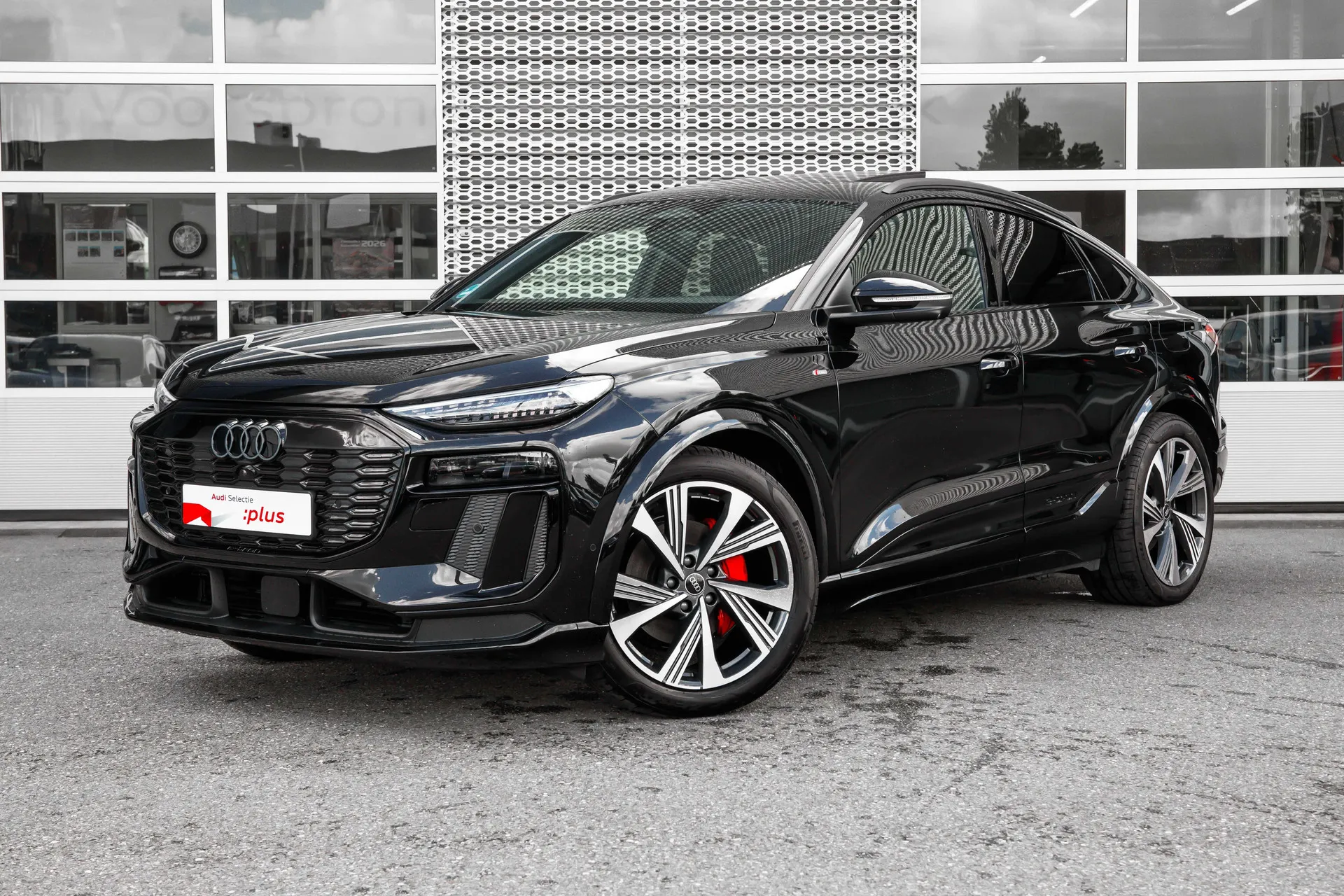 Audi Q6 e-tron — foto 1