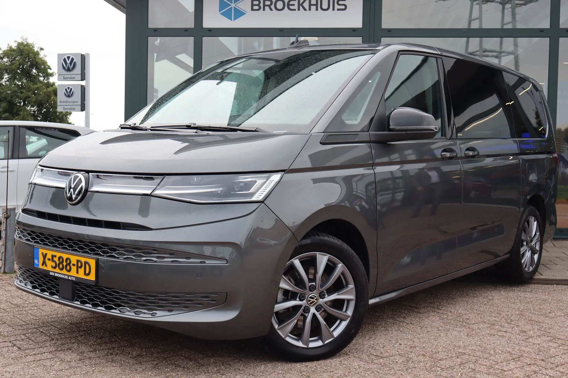 Volkswagen Multivan — foto 1
